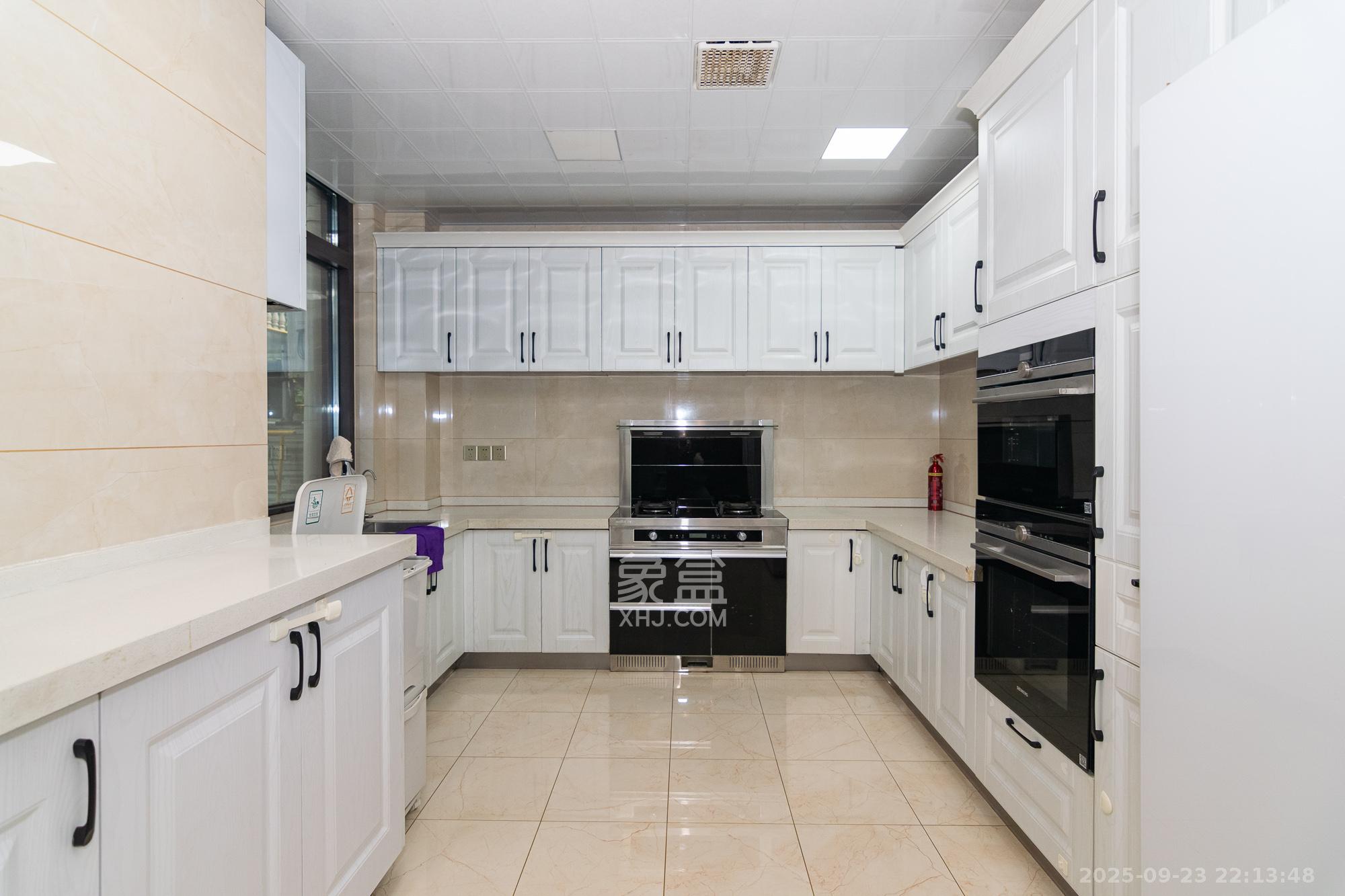 悦禧国际山庄 5室3厅4卫 438.0万 悦禧国际山庄 5室3厅4卫 438.0万厨房