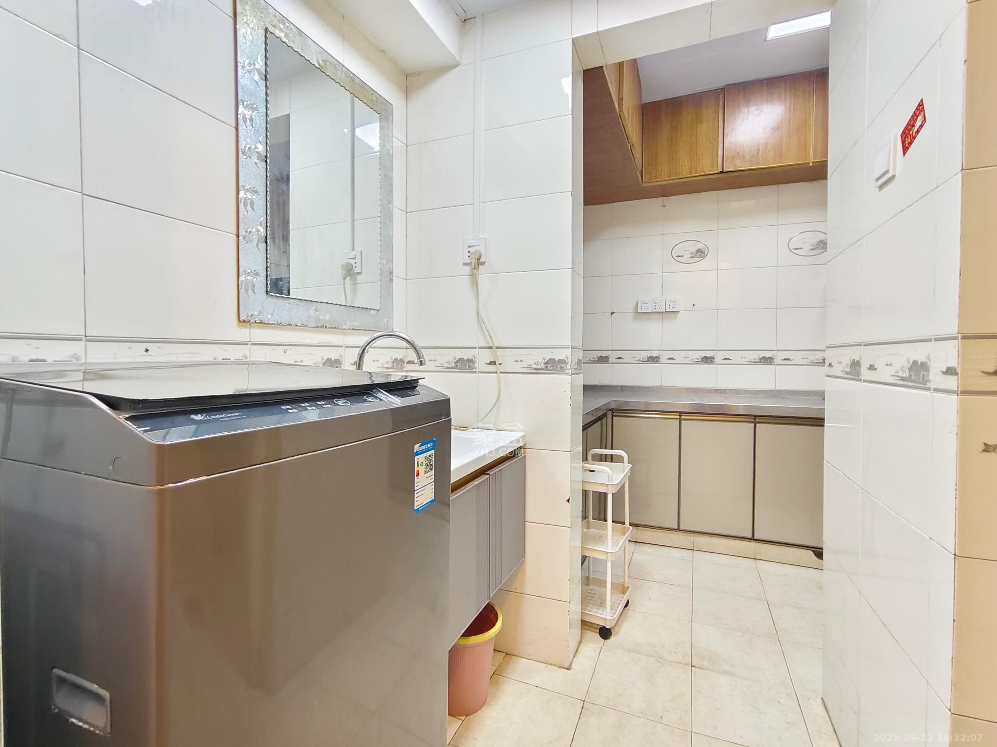 马王堆商贸城  2室1厅1卫    1300.0元/月室内图