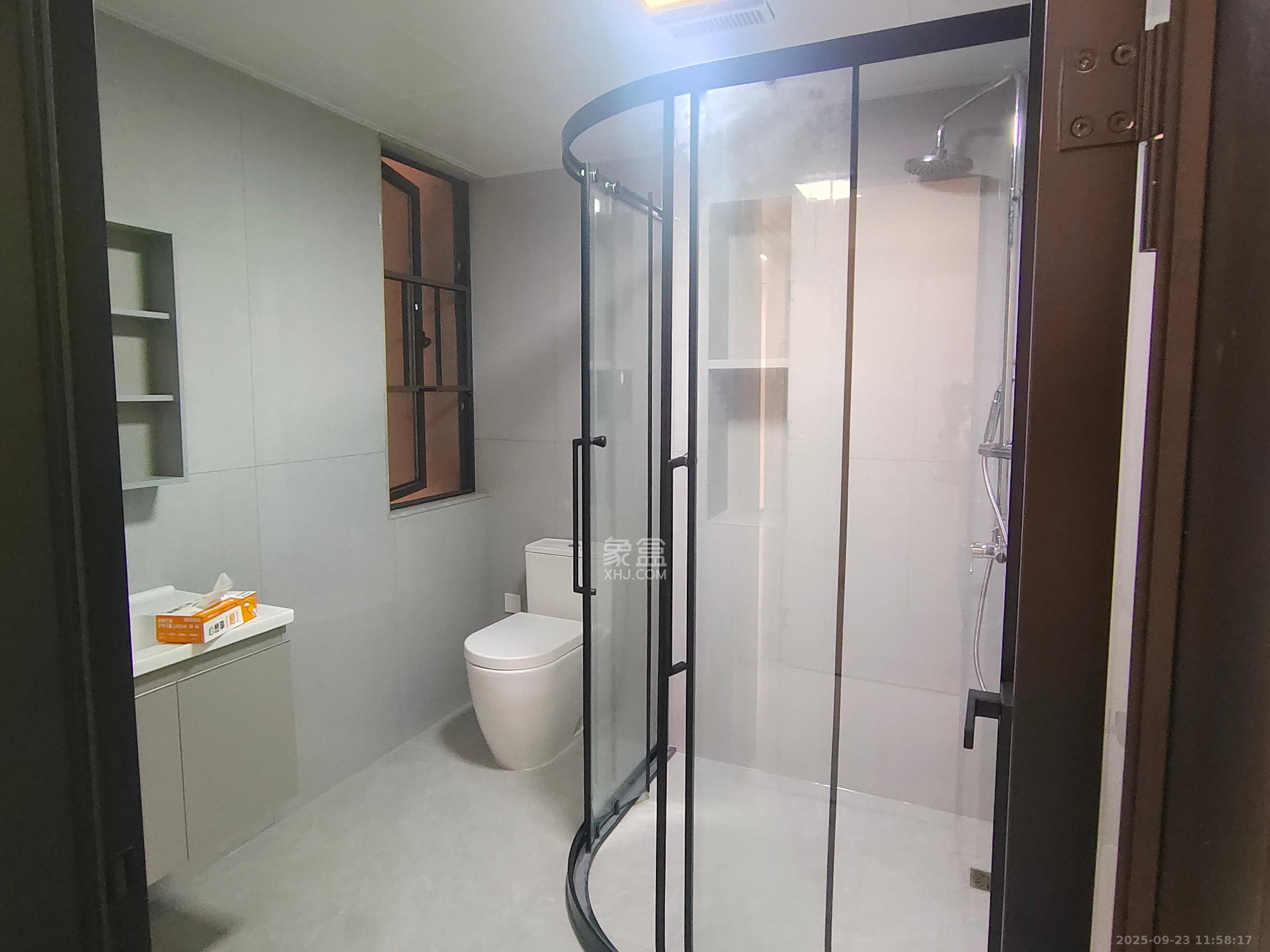 岭福家苑(天心佳苑) 4室2厅2卫 4300.0元/月 岭福家苑(天心佳苑) 4室2厅2卫 4300.0元/月室内图