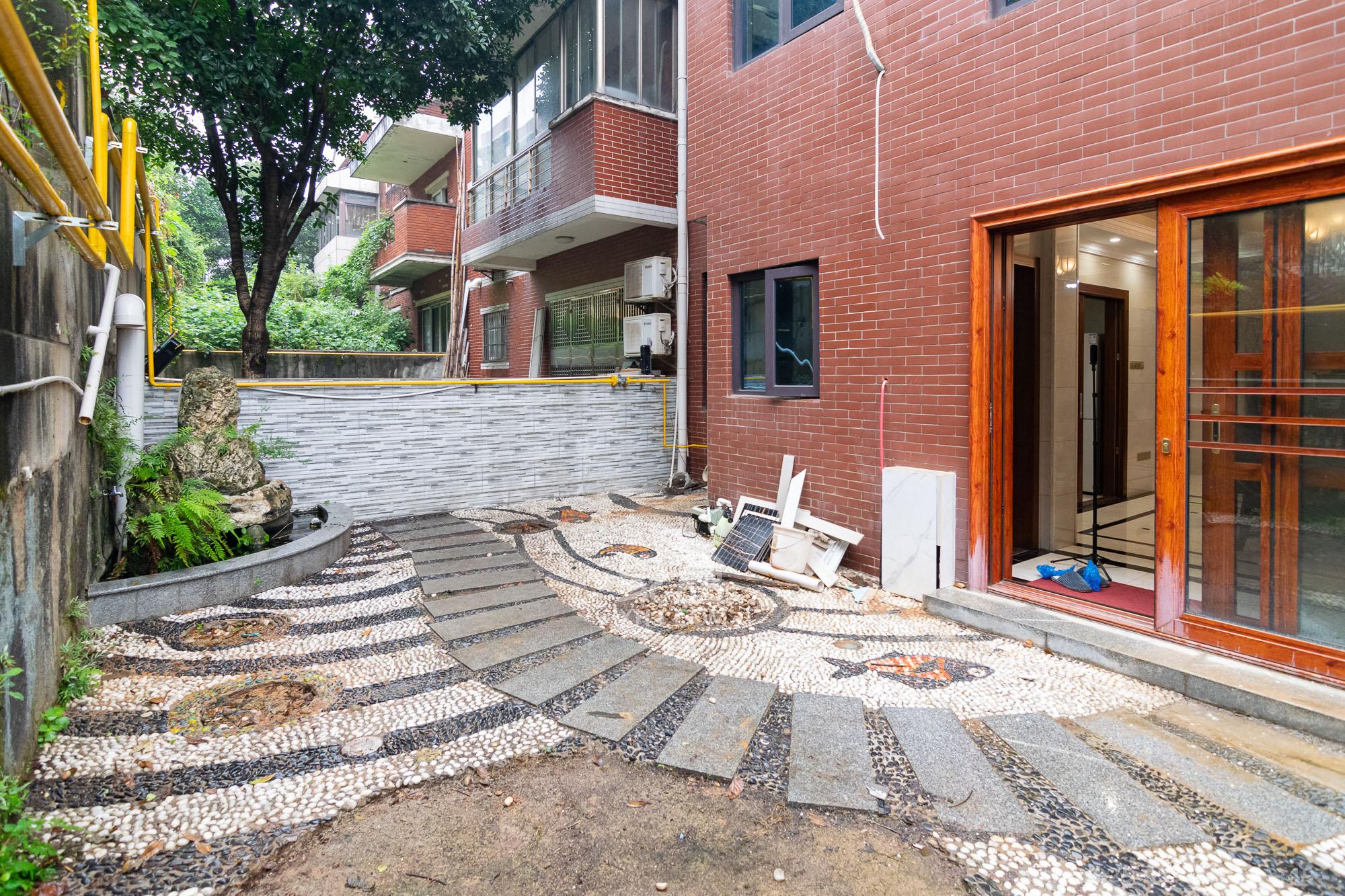 悦禧国际山庄 5室3厅4卫 438.0万 悦禧国际山庄 5室3厅4卫 438.0万其他