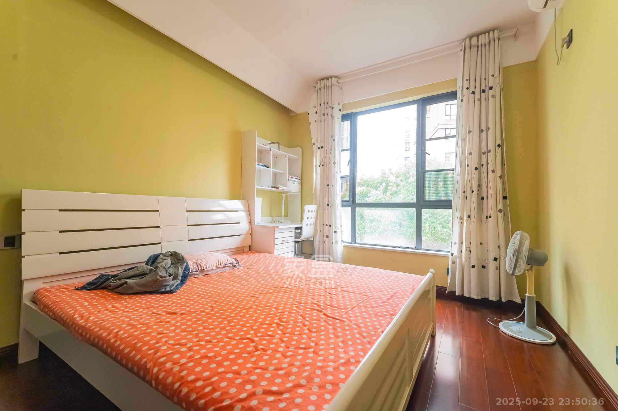 深业睿城  4室2厅2卫    133.8万卧室