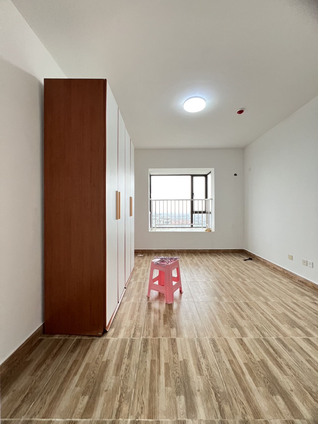 新琼雅苑 4室2厅2卫 135.0万 新琼雅苑 4室2厅2卫 135.0万客厅