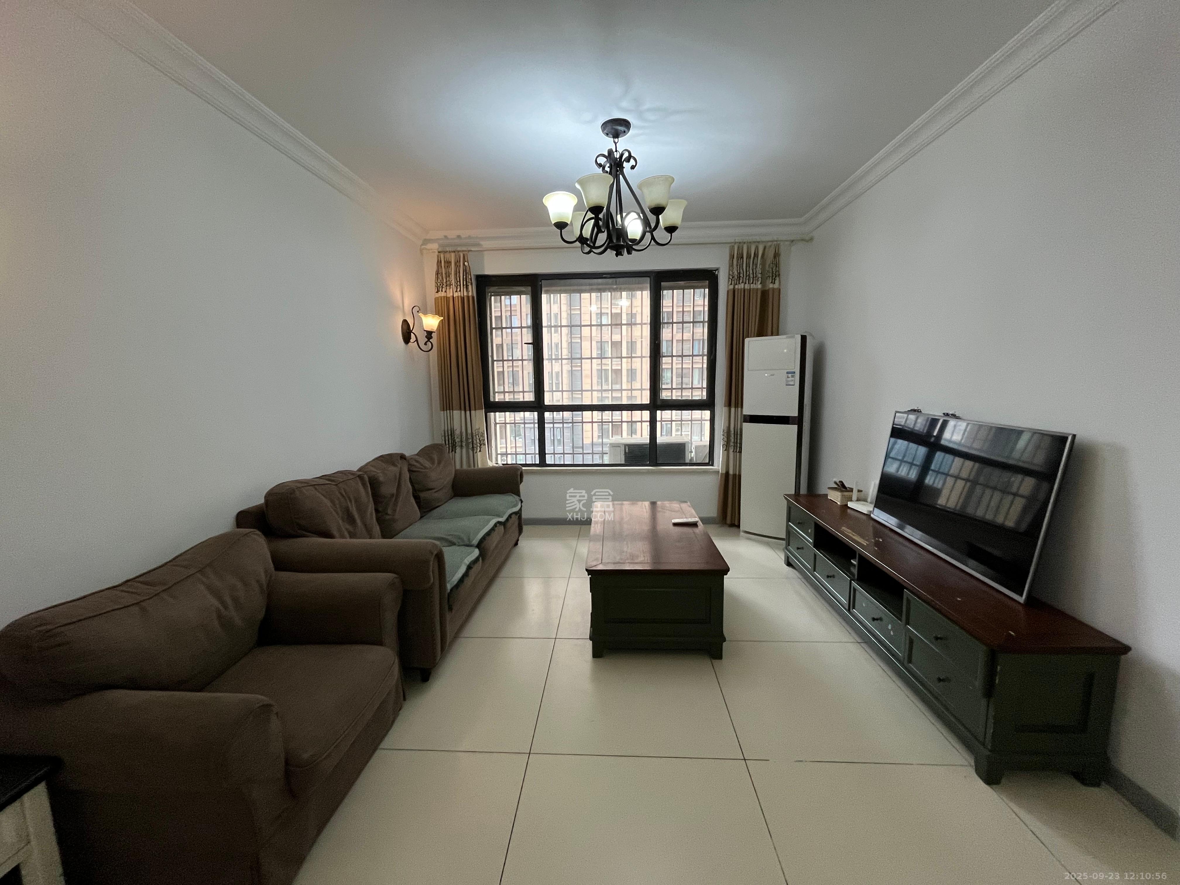 荣盛花语馨苑 3室2厅1卫 2300.0元/月 荣盛花语馨苑 3室2厅1卫 2300.0元/月室内图