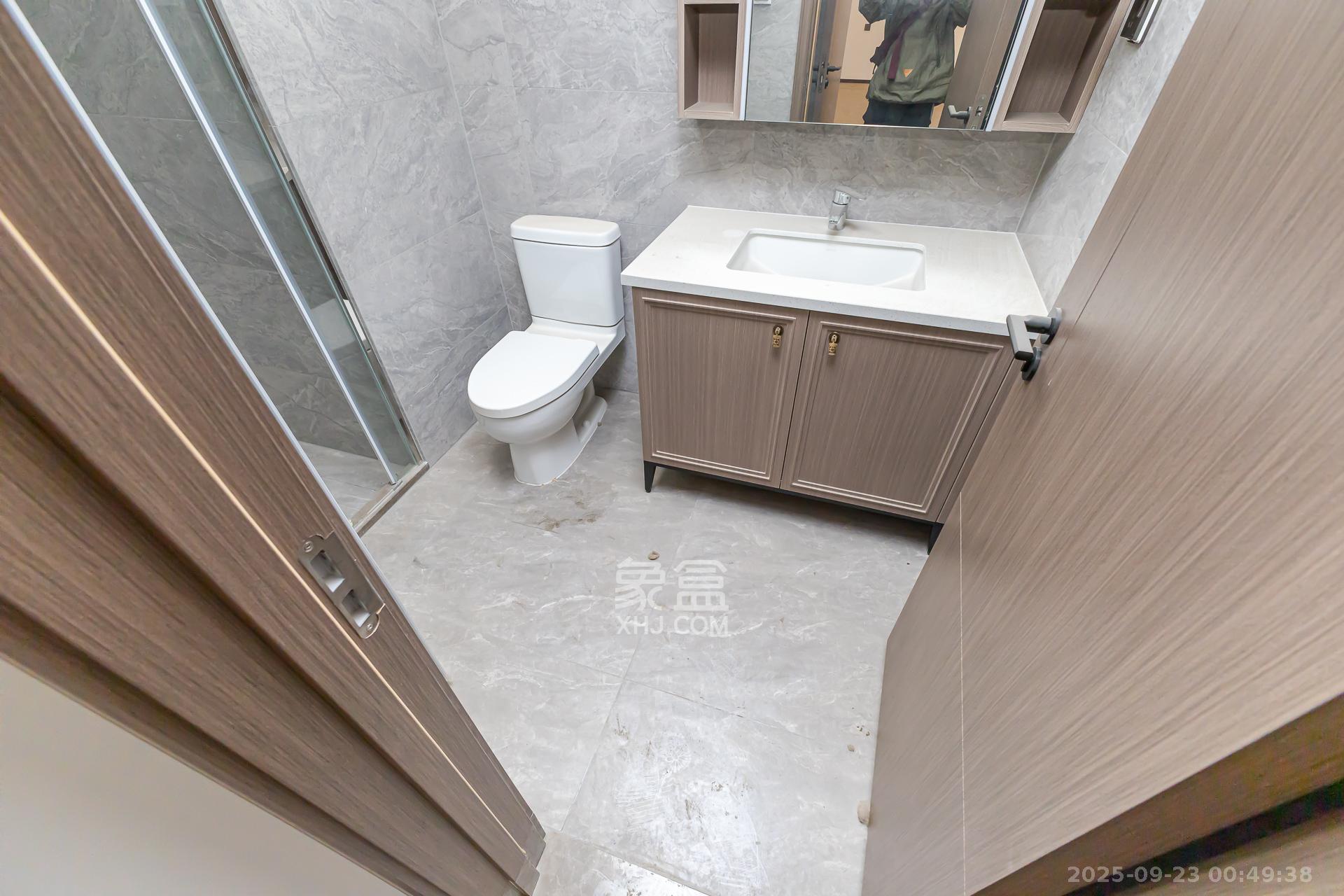 时代建发和著  4室2厅3卫    255.0万卫生间