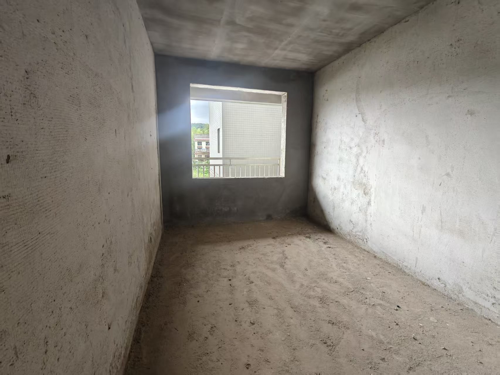 大通和苑 4室2厅2卫 60.0万 大通和苑 4室2厅2卫 60.0万客厅