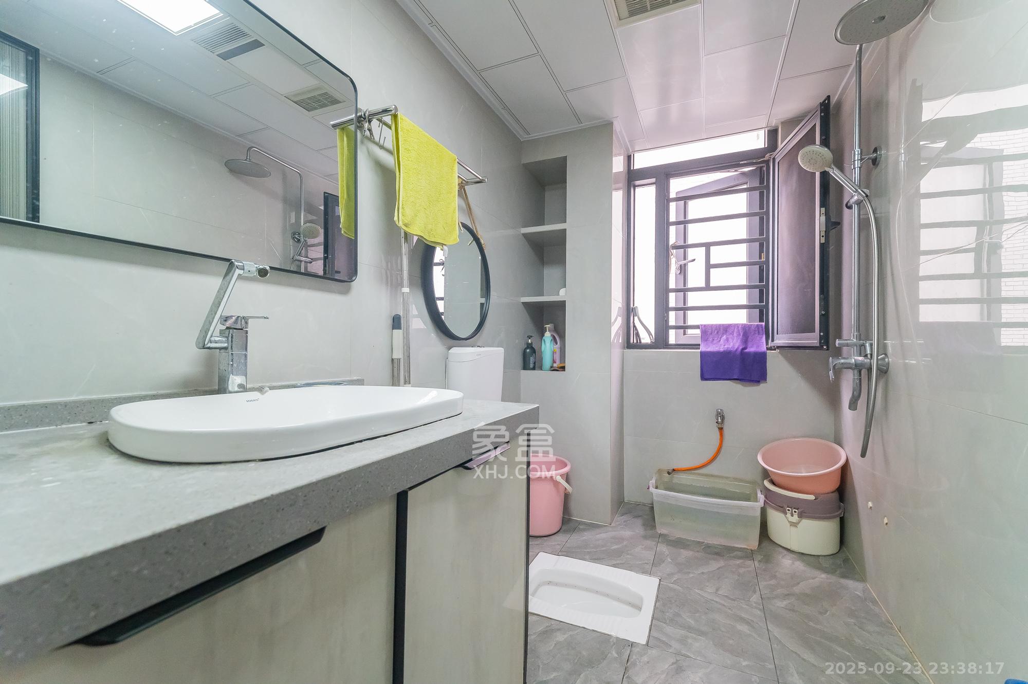 锦璨家园 3室2厅2卫 75.80万 锦璨家园 3室2厅2卫 75.80万卫生间