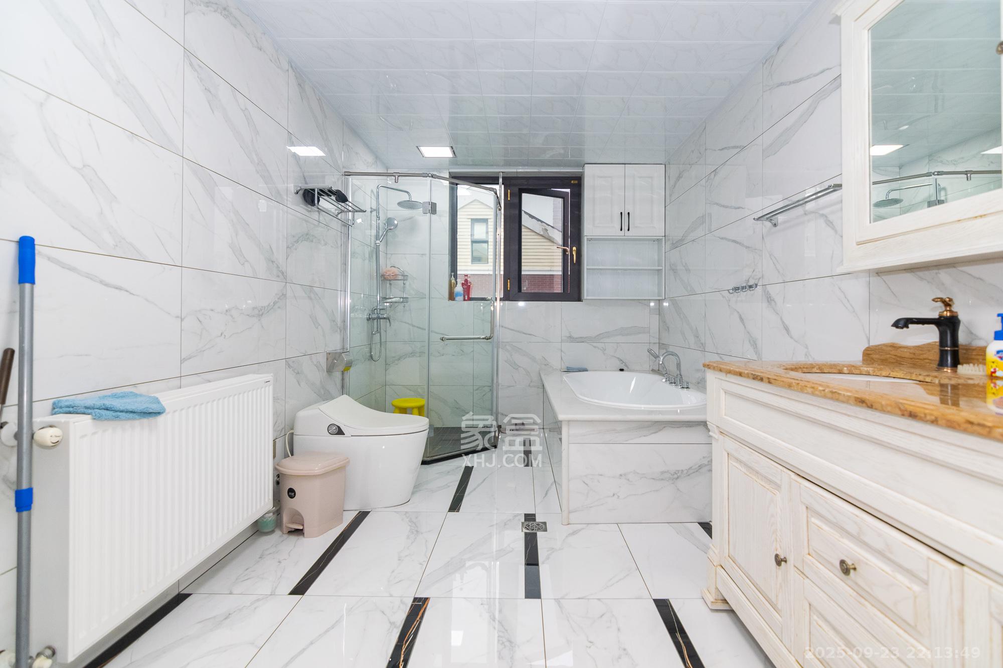 悦禧国际山庄 5室3厅4卫 438.0万 悦禧国际山庄 5室3厅4卫 438.0万卫生间