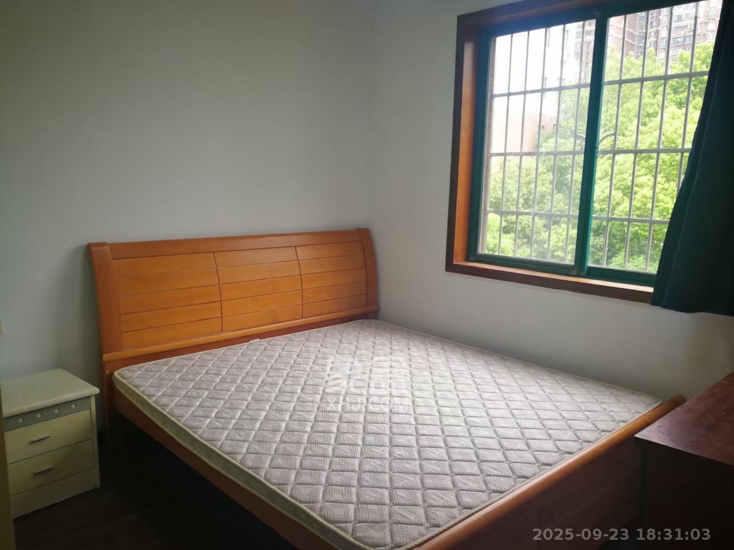 东方新城  2室2厅1卫    2100.0元/月室内图