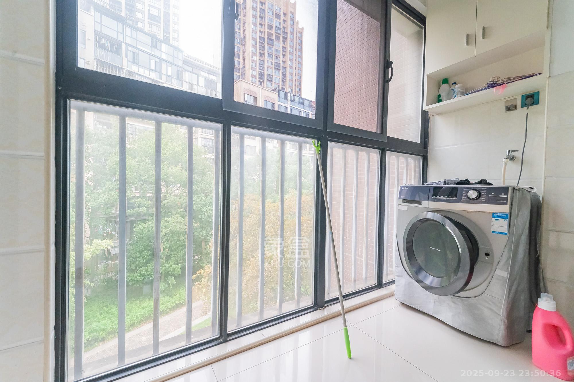 深业睿城  4室2厅2卫    133.8万阳台