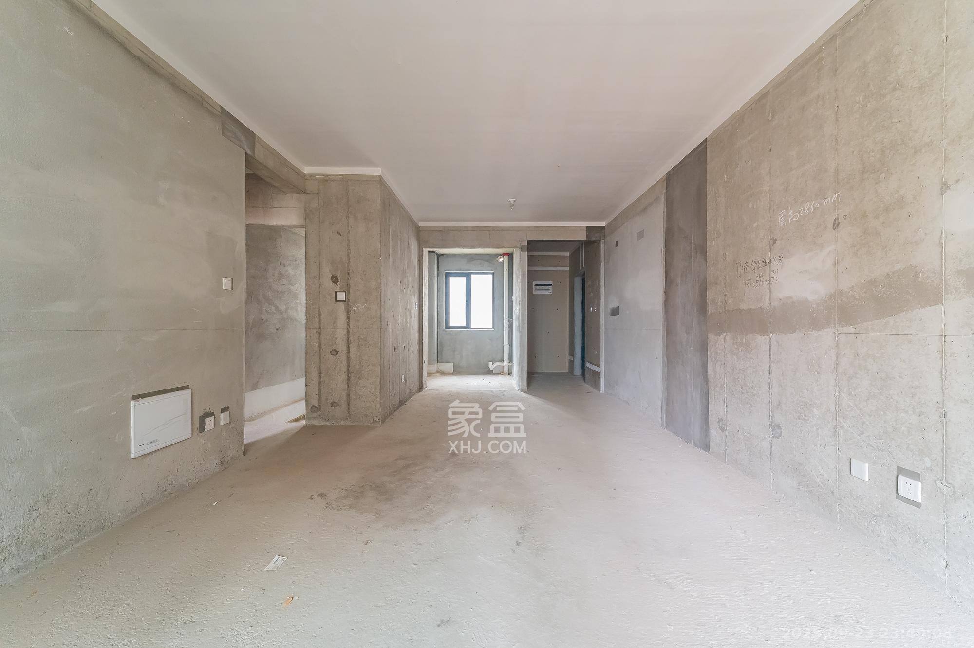 旭辉美的东樾城  4室2厅2卫    101.8万客厅