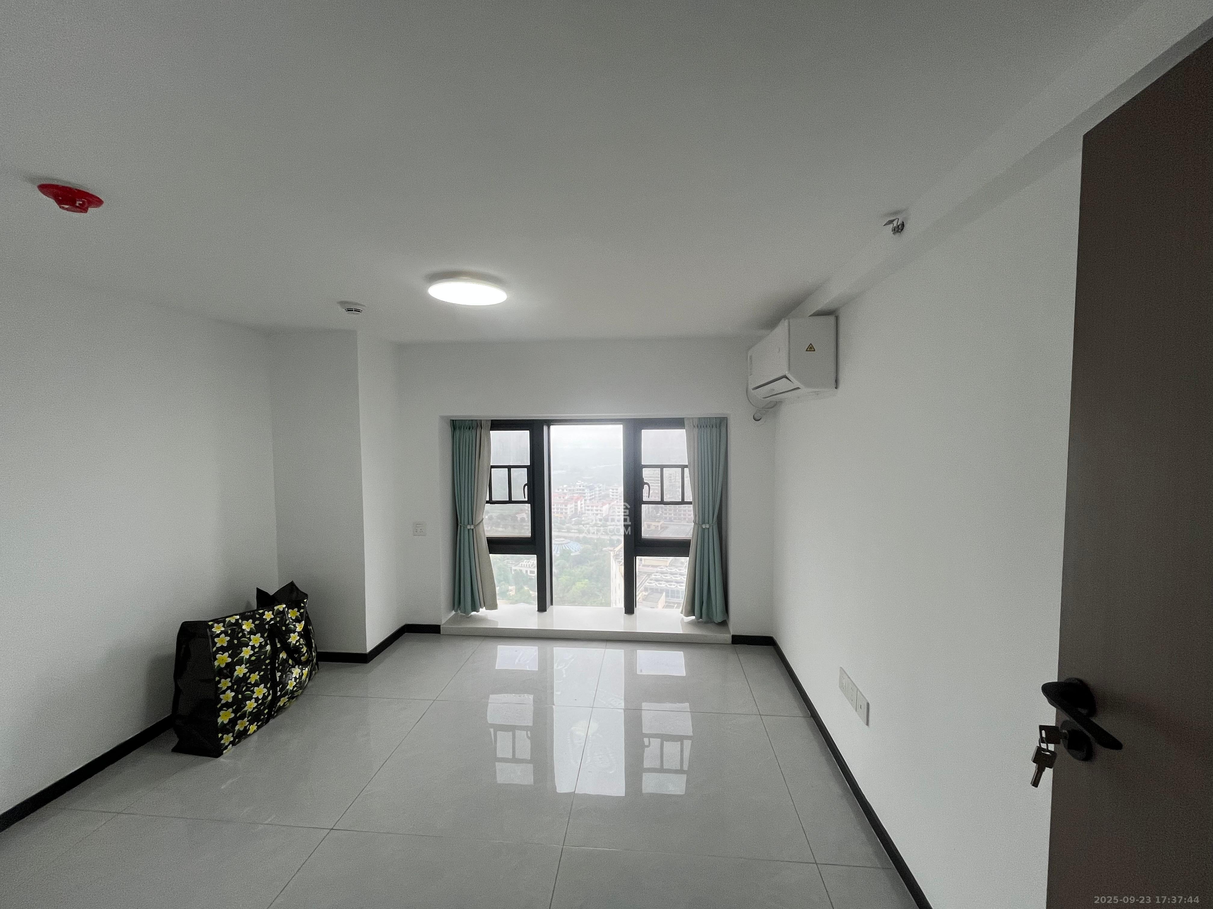 恒大时代广场 3室2厅2卫 2200.0元/月 恒大时代广场 3室2厅2卫 2200.0元/月室内图