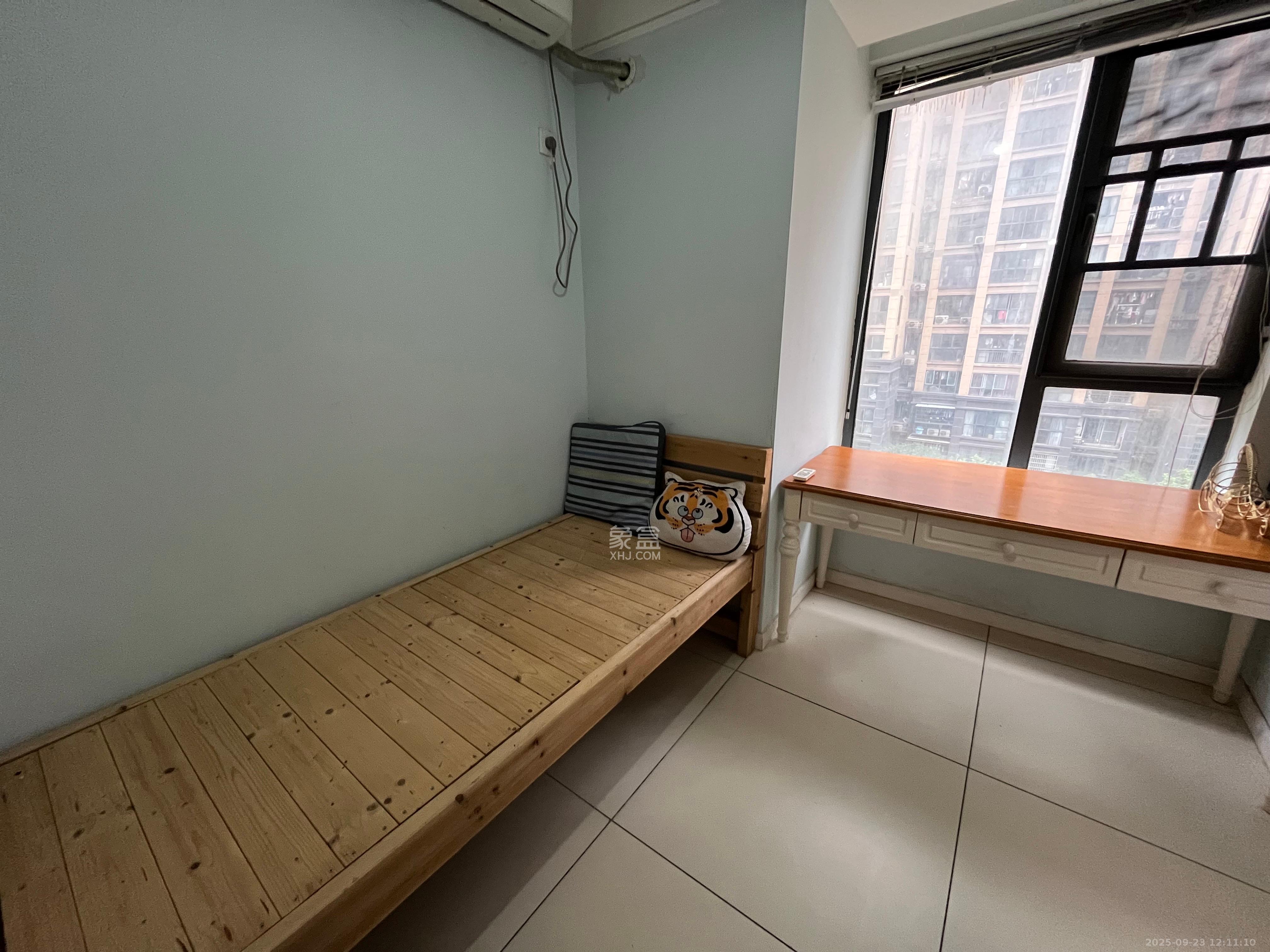 荣盛花语馨苑 3室2厅1卫 2300.0元/月 荣盛花语馨苑 3室2厅1卫 2300.0元/月室内图