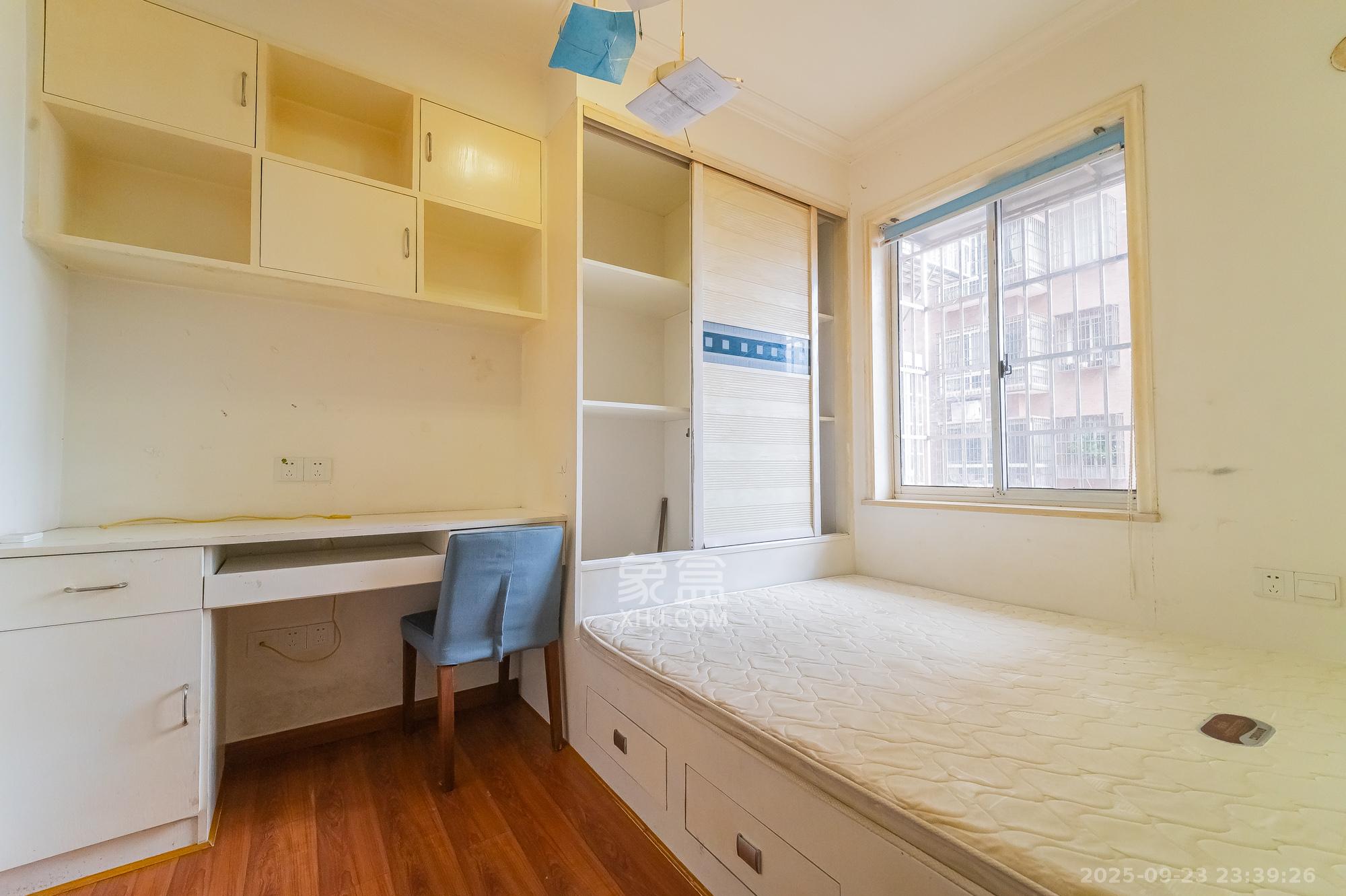 泊林晶城  3室2厅1卫    48.8万卧室