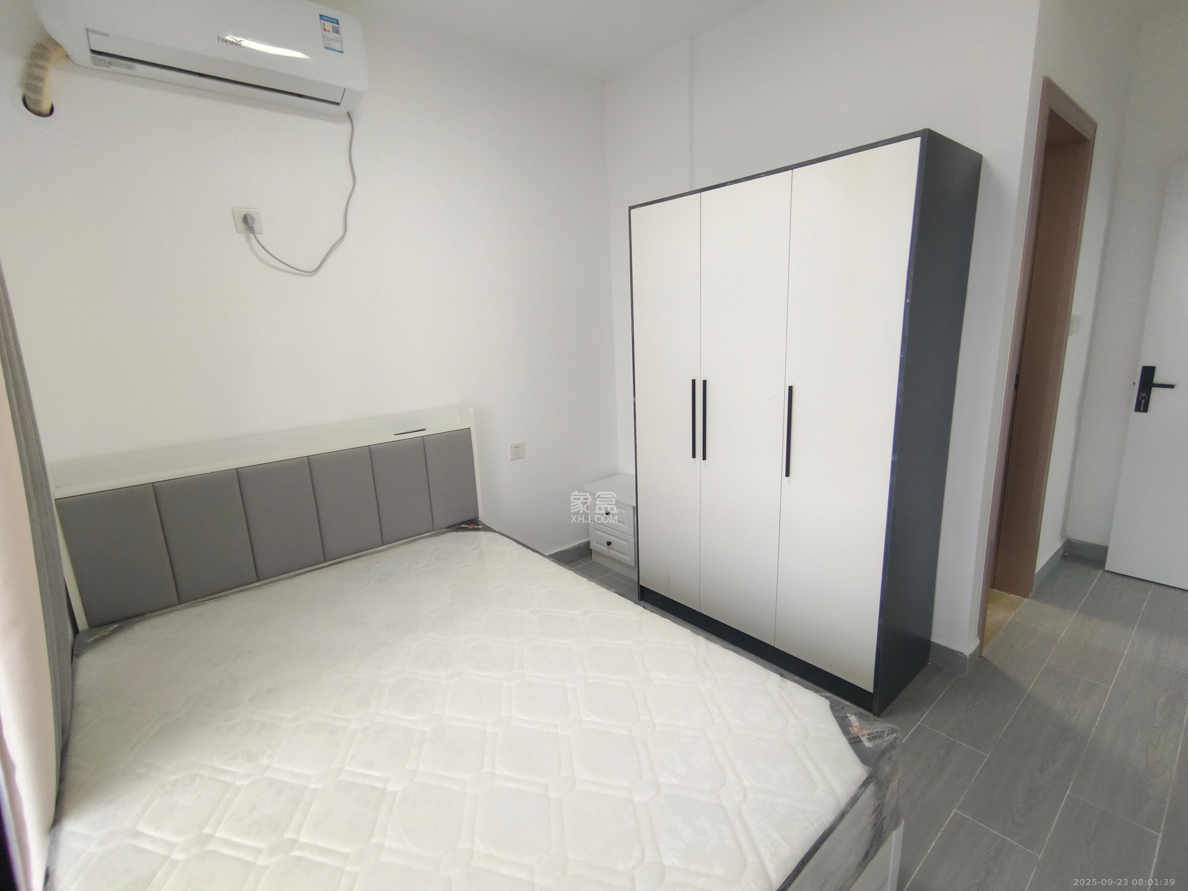 新长海广场  3室2厅1卫   2600.00元/月室内图