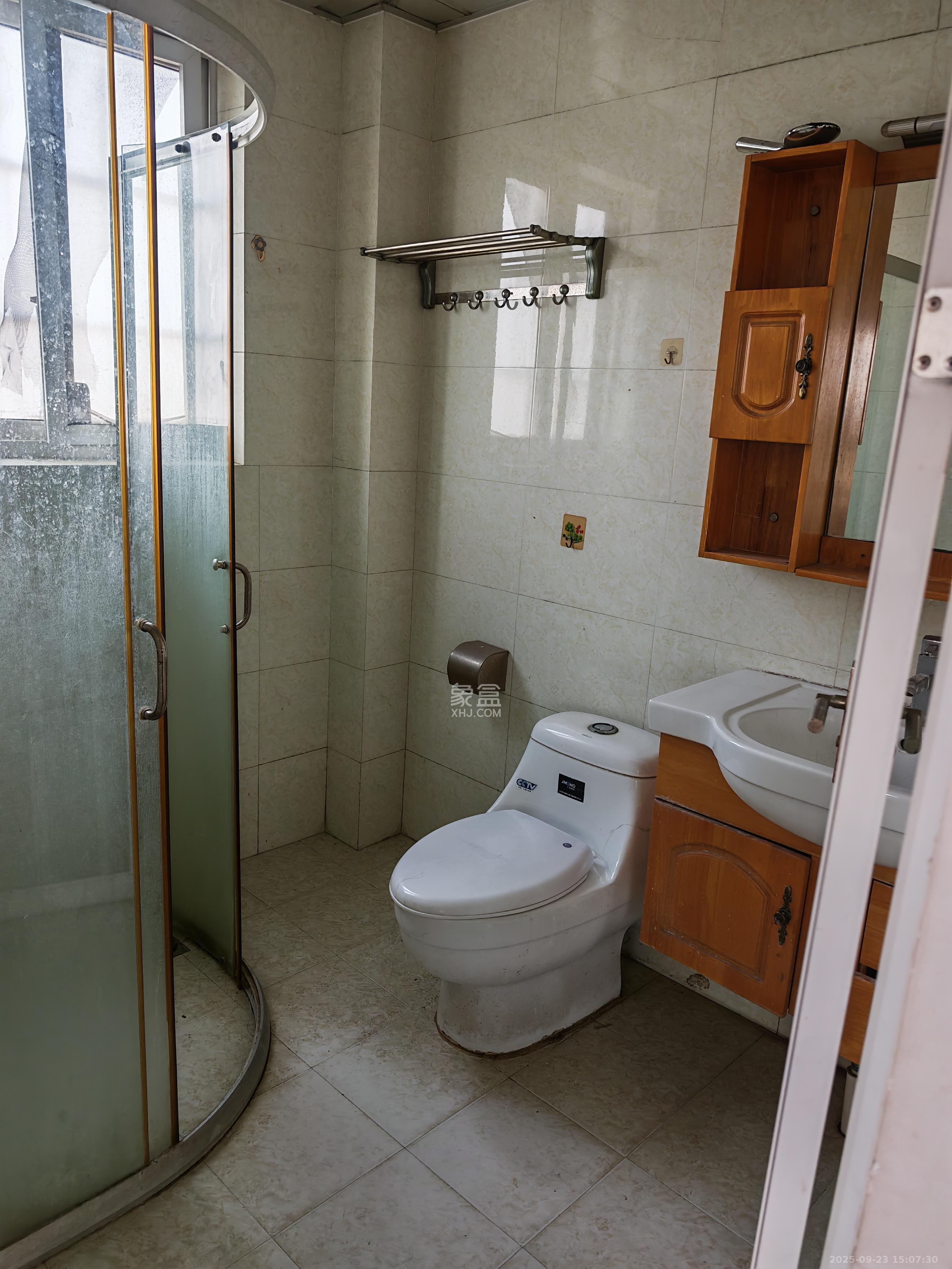 鑫天山城明珠  3室2厅2卫    1500.0元/月室内图