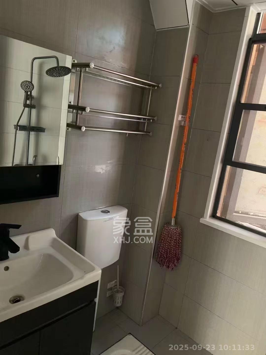 紫华郡  3室2厅2卫    1700.0元/月室内图