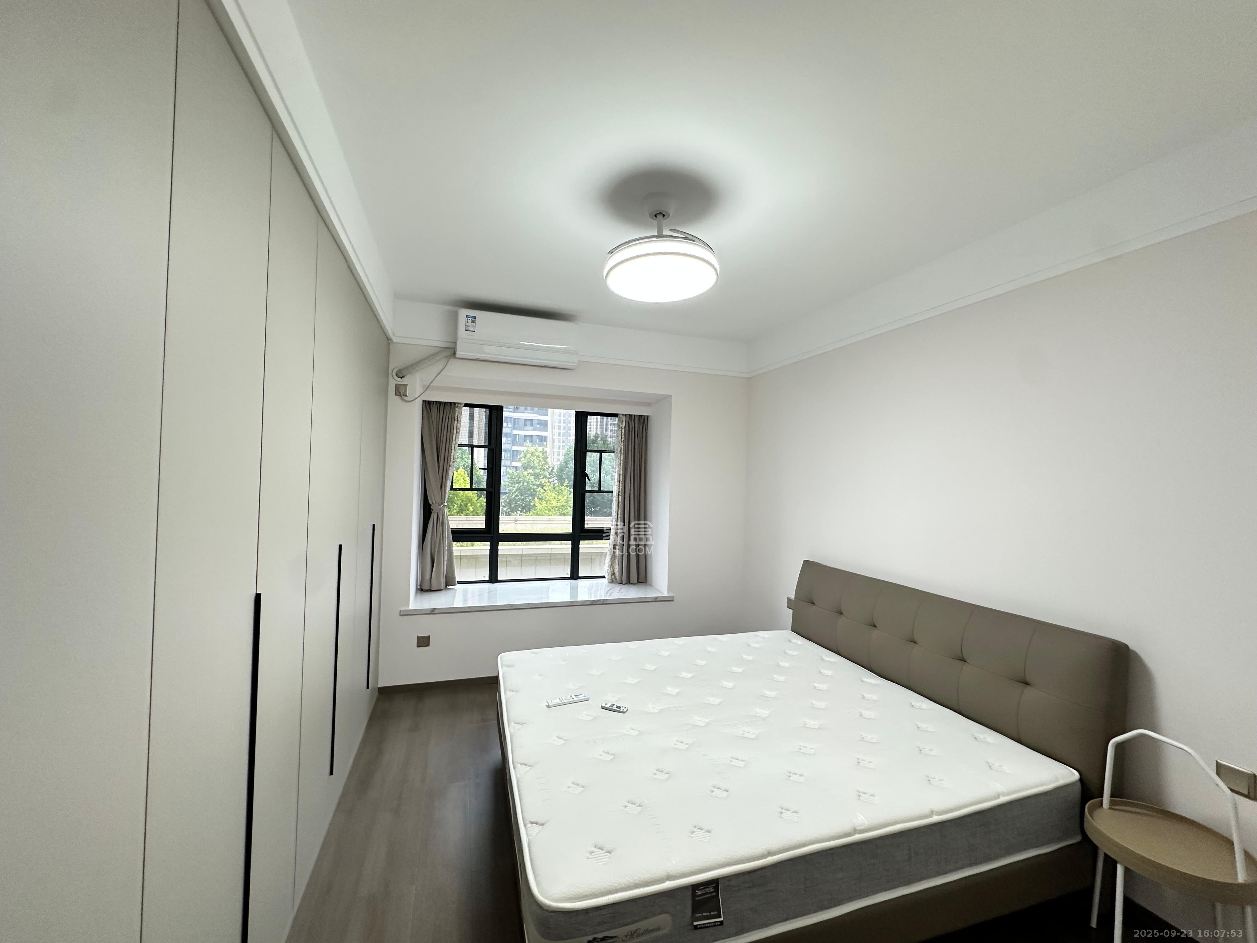 振业城四期  4室2厅2卫    5000.0元/月室内图