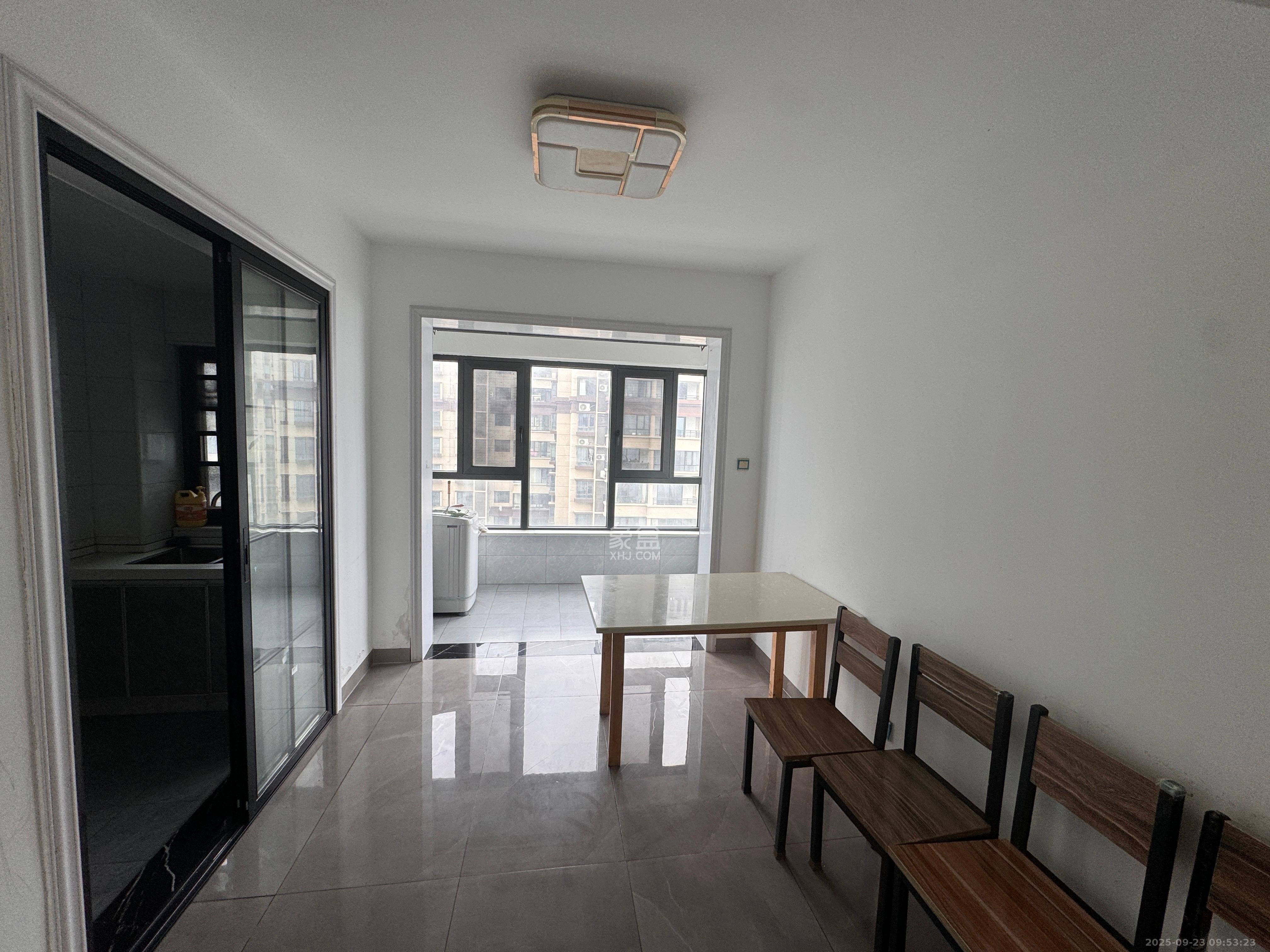 山语城三期 3室2厅2卫 2200.0元/月 山语城三期 3室2厅2卫 2200.0元/月室内图