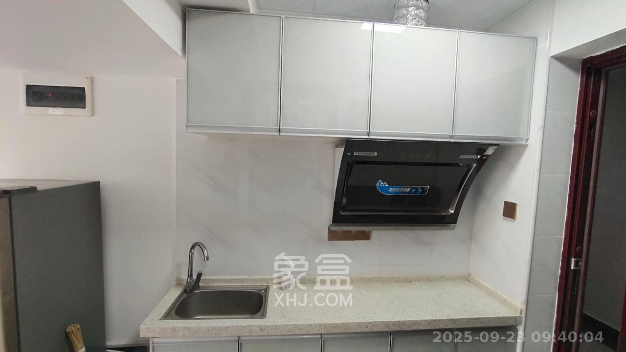 裕天国际商汇中心 1室1厅1卫 1300.0元/月 裕天国际商汇中心 1室1厅1卫 1300.0元/月室内图