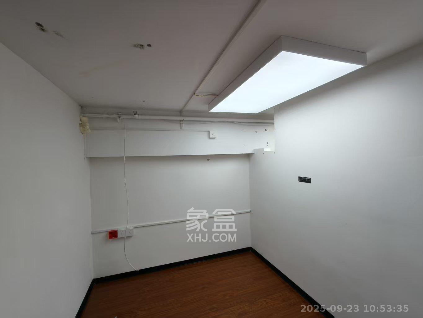 华润置地广场二期  6室1厅1卫    3200.0元/月 华润置地广场二期  6室1厅1卫    3200.0元/月