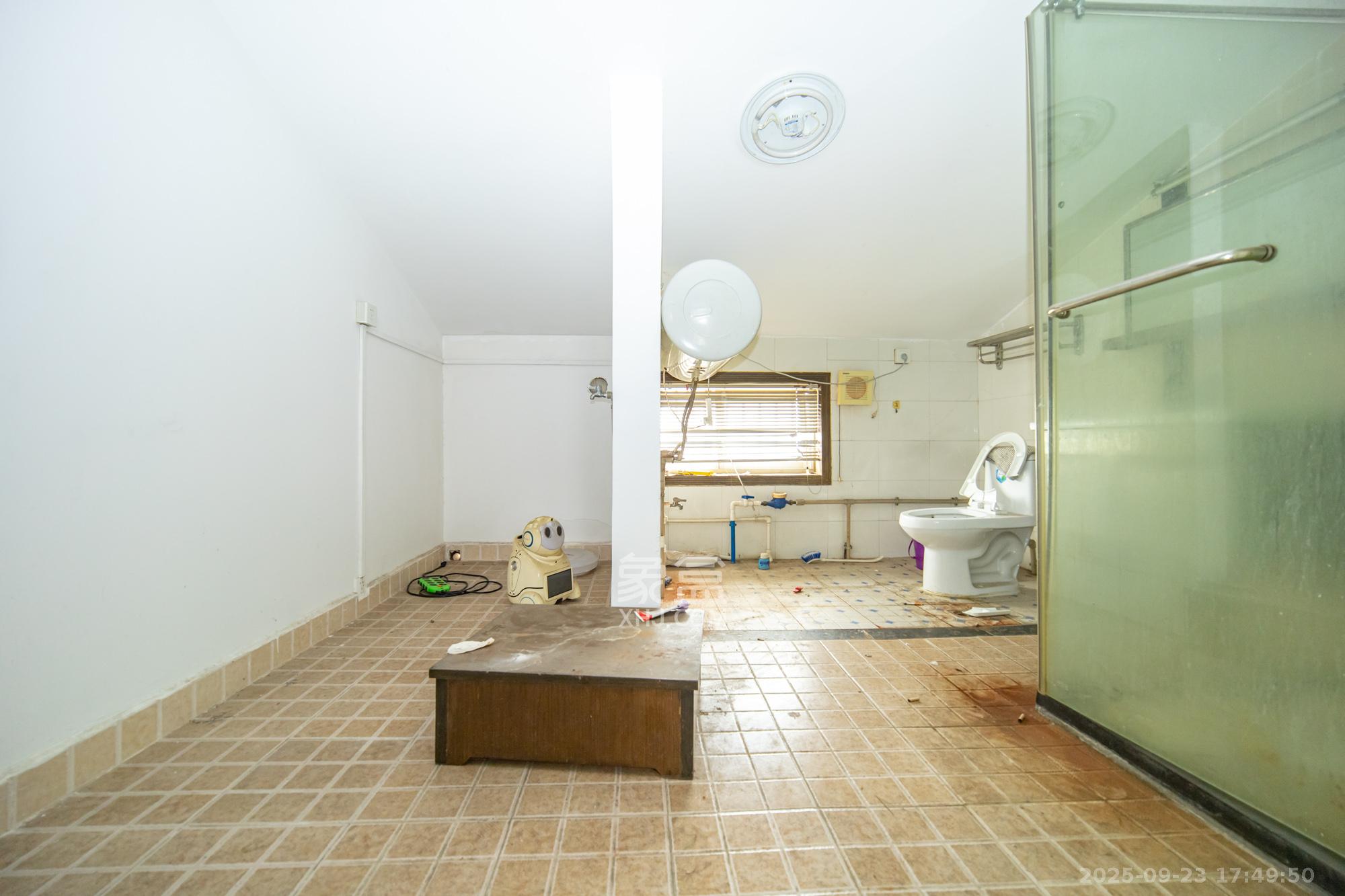 星沙商业步行街 3室1厅2卫 36.8万 星沙商业步行街 3室1厅2卫 36.8万卫生间