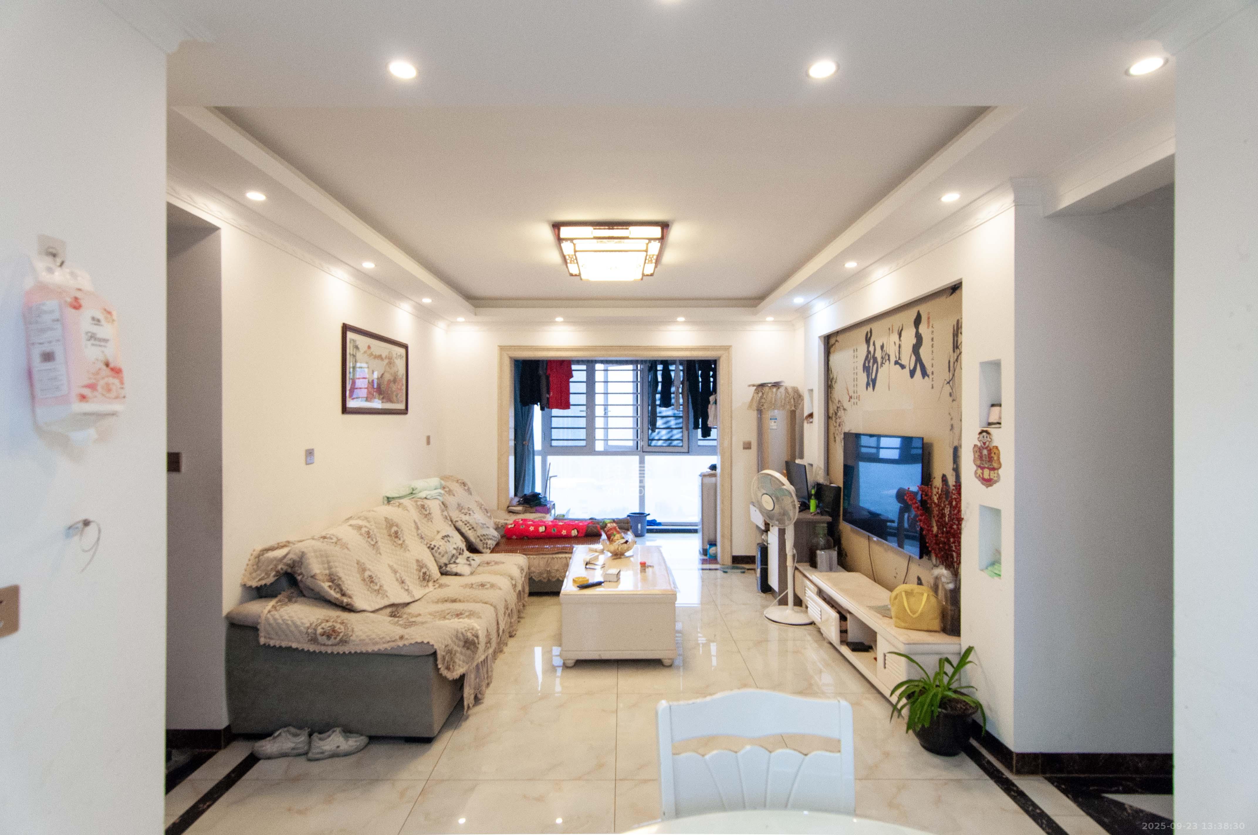 振业城二期 3室2厅2卫 152.0万 振业城二期 3室2厅2卫 152.0万客厅