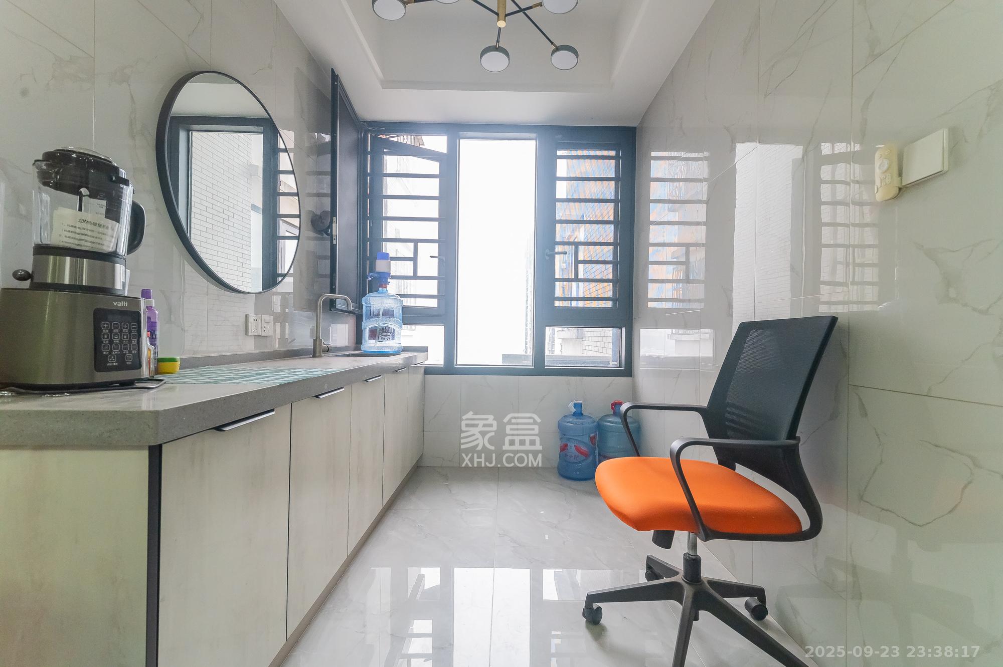 锦璨家园 3室2厅2卫 75.80万 锦璨家园 3室2厅2卫 75.80万阳台