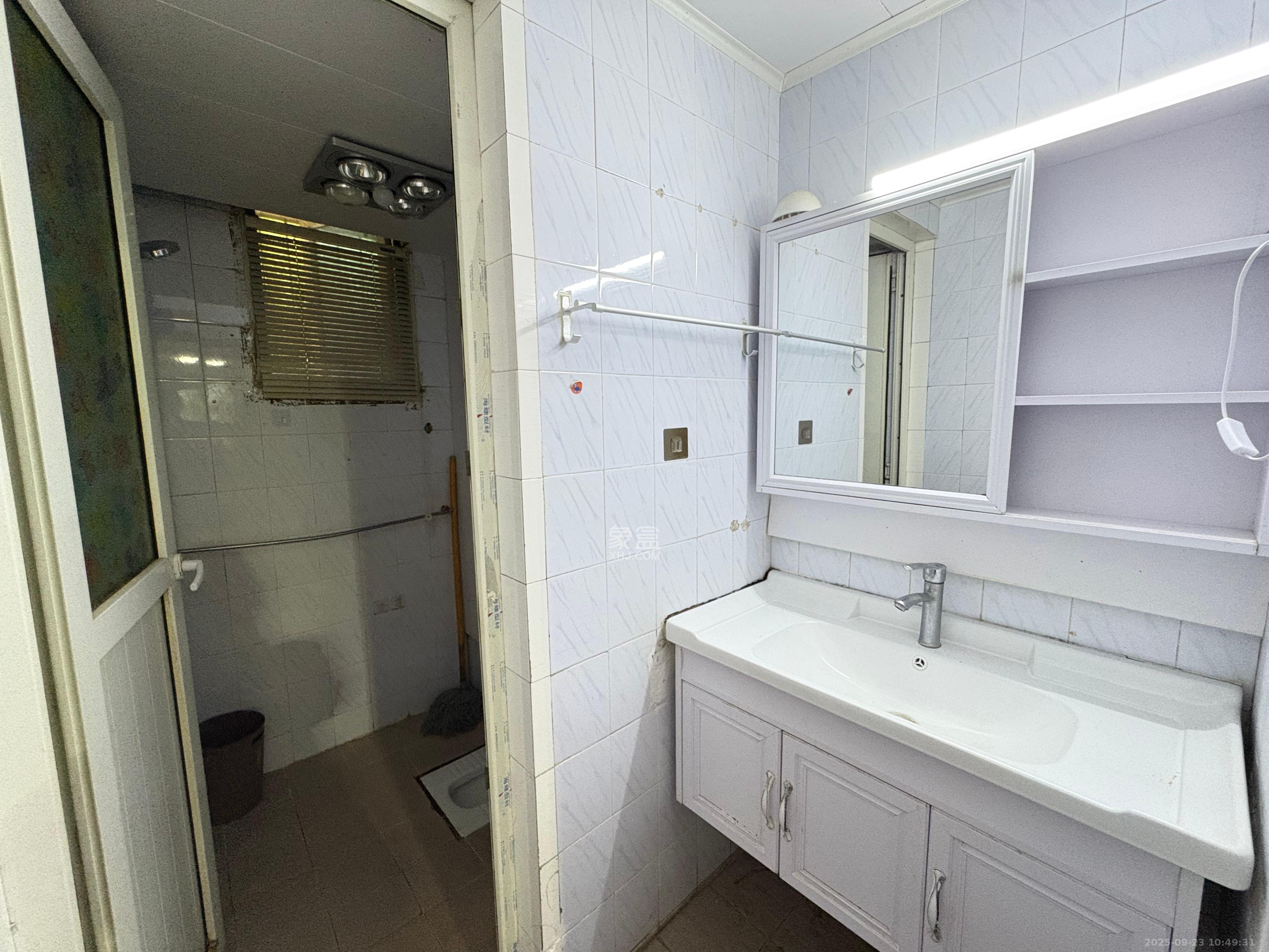 市政府小区（凤凰台巷66号）  3室2厅1卫    3000.0元/月室内图