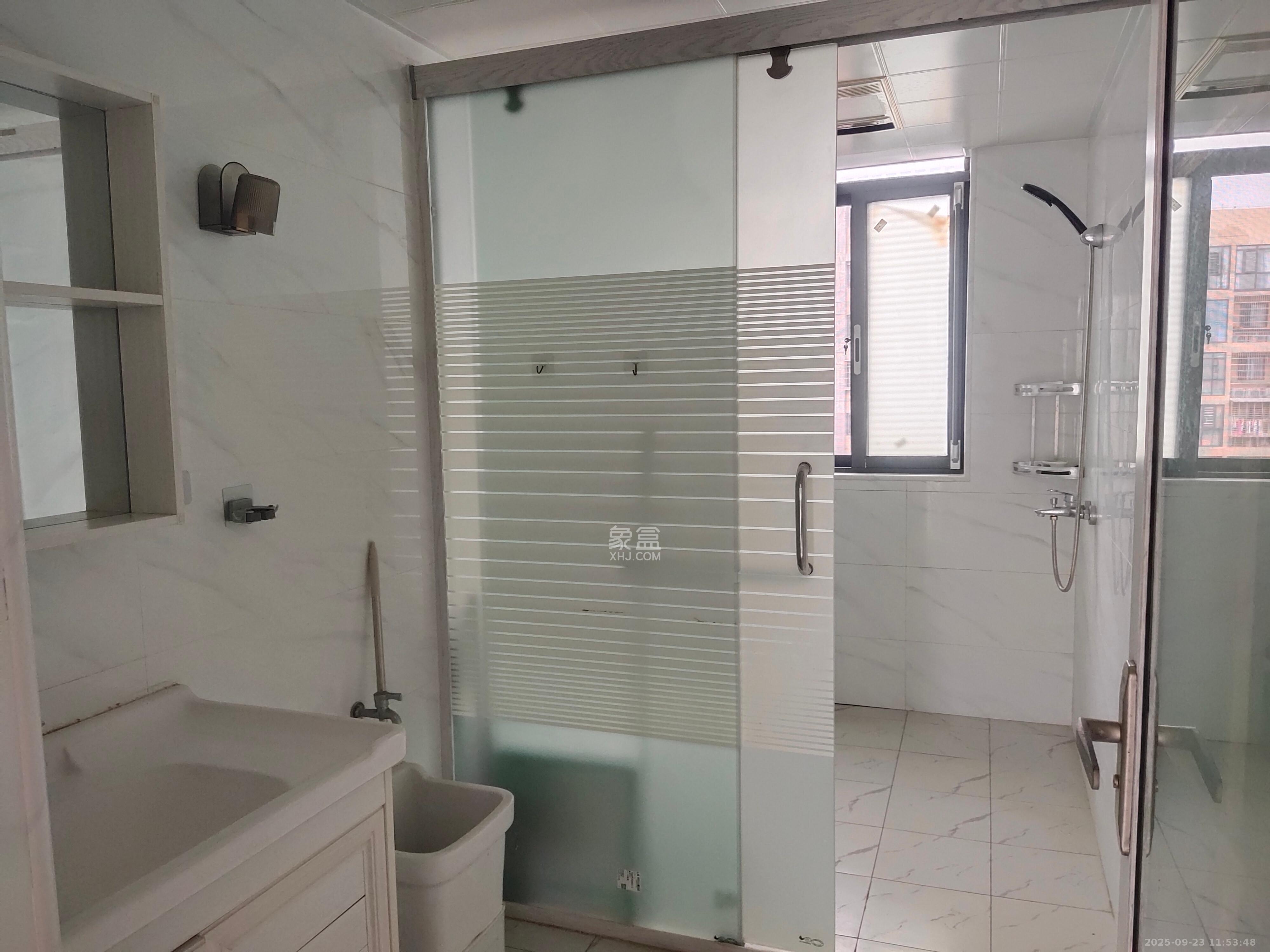 朝正美苑 3室2厅2卫 2700.0元/月 朝正美苑 3室2厅2卫 2700.0元/月室内图