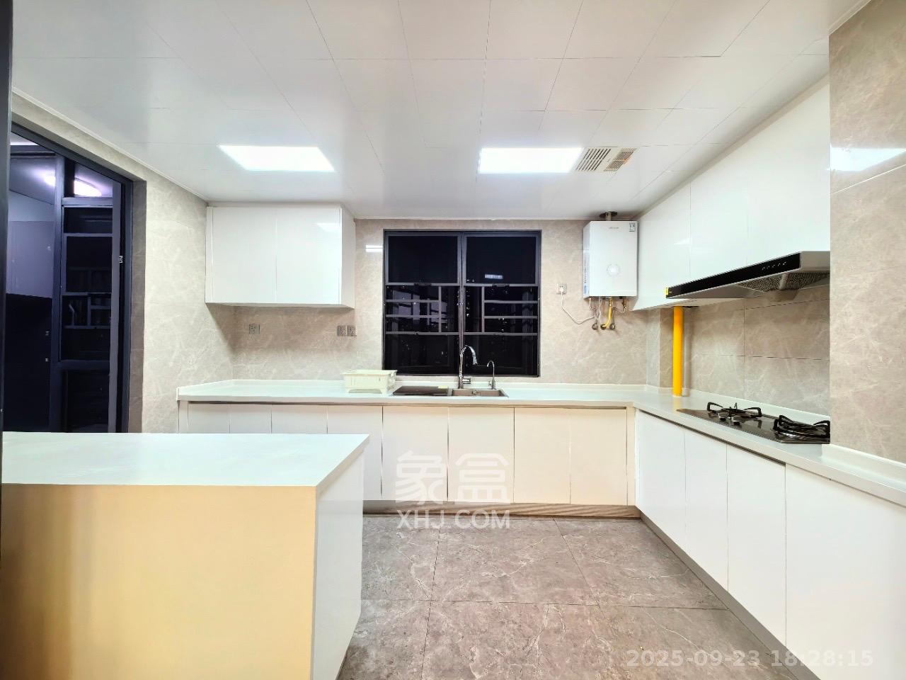 中海阅溪府 5室2厅3卫 5500.0元/月 中海阅溪府 5室2厅3卫 5500.0元/月室内图