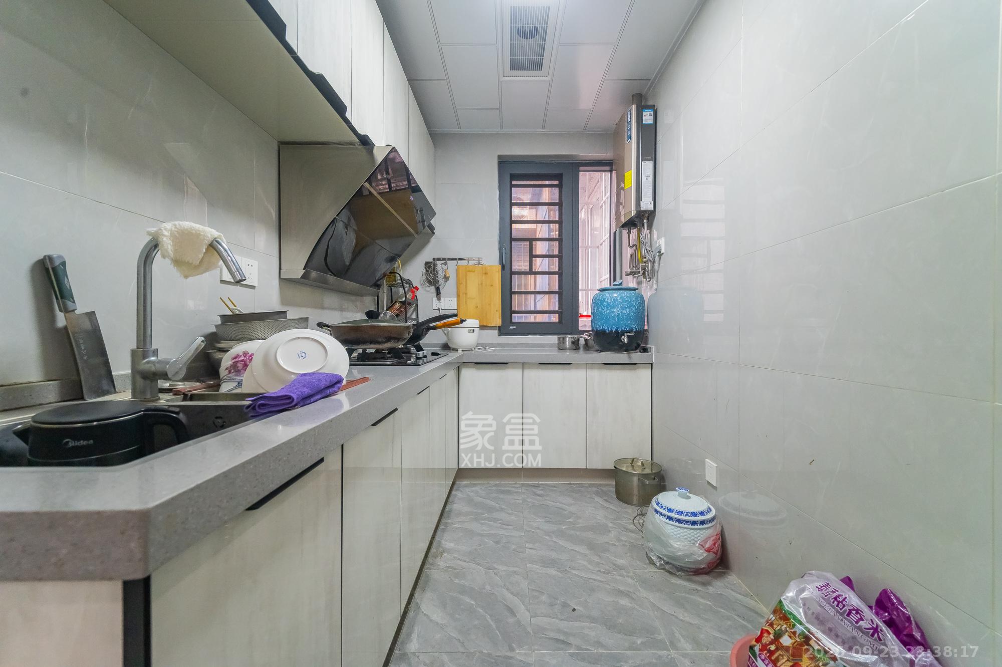 锦璨家园 3室2厅2卫 75.80万 锦璨家园 3室2厅2卫 75.80万厨房