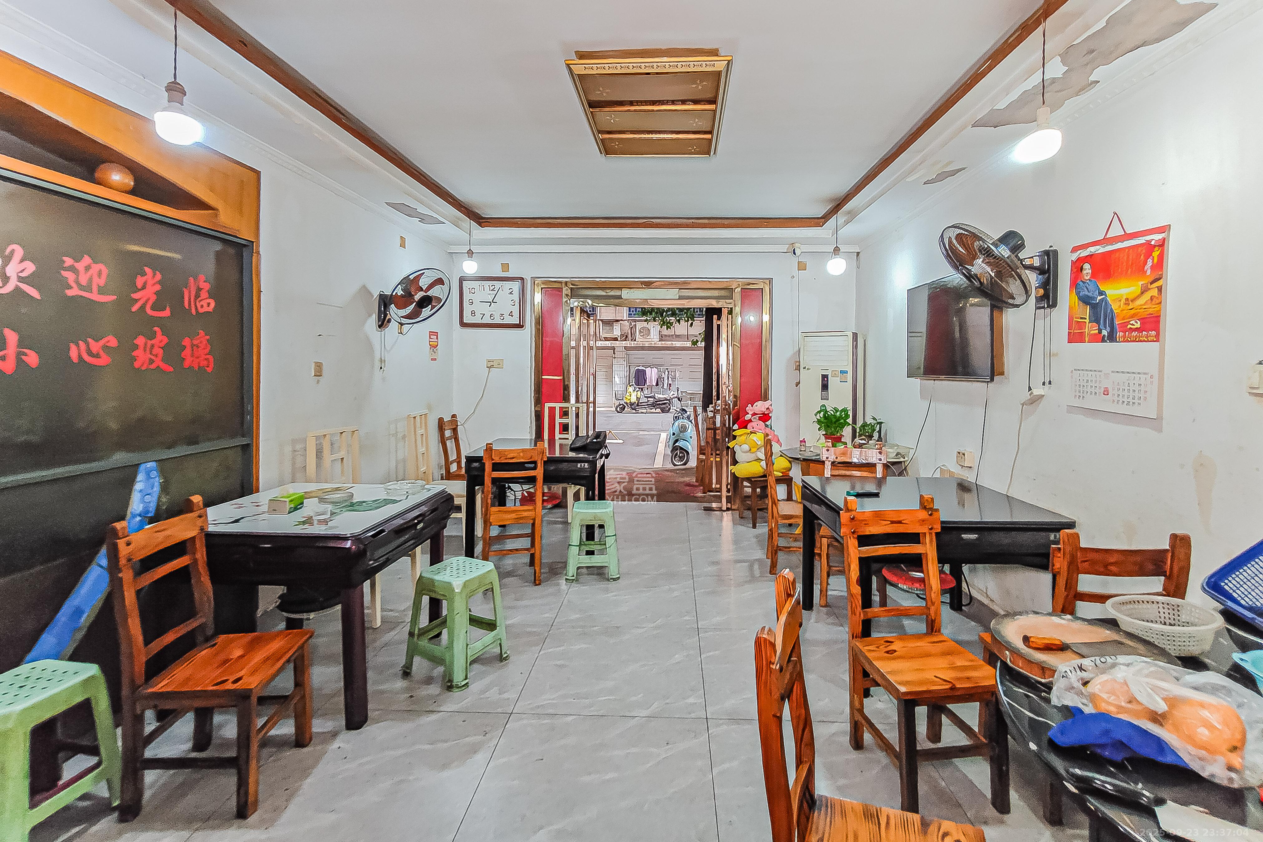 湖南第六工程有限公司机关小区(六公司机关大院) 3室2厅2卫 75.0万 湖南第六工程有限公司机关小区(六公司机关大院) 3室2厅2卫 75.0万客厅