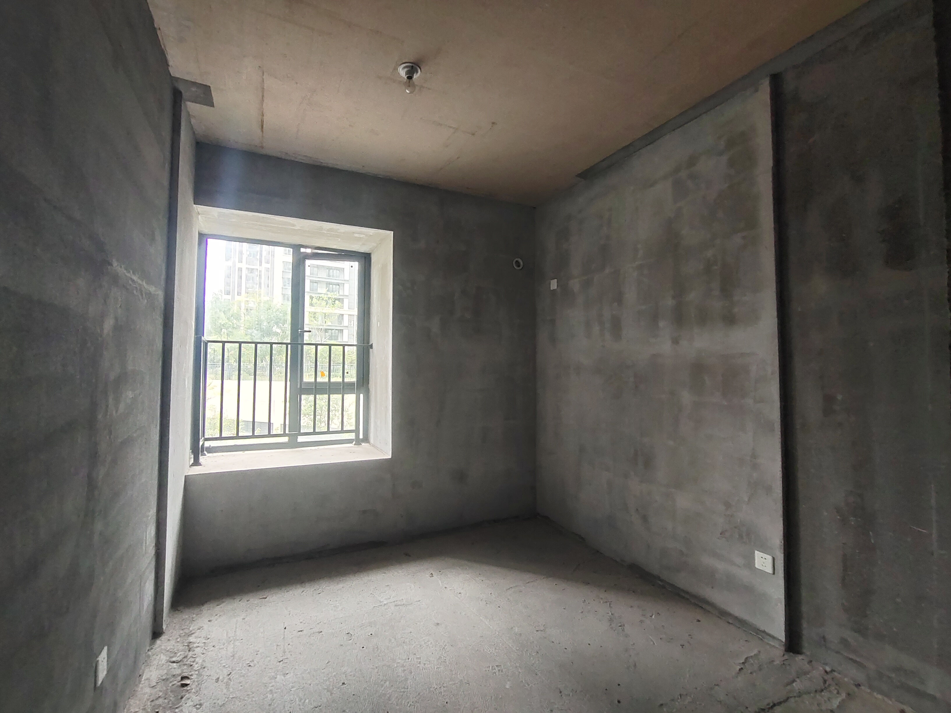 中建凤栖台  4室2厅2卫    53.8万客厅