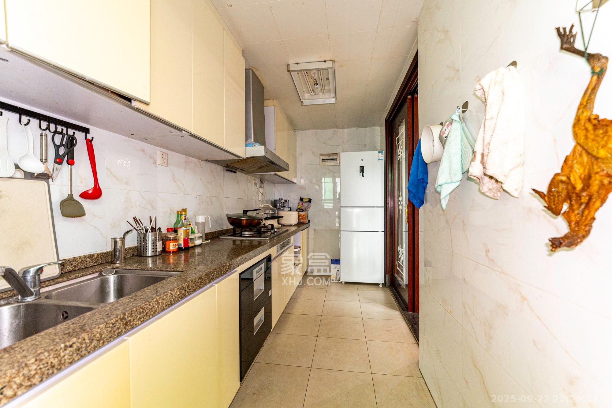 恒大雅苑  4室2厅2卫    114.6万厨房