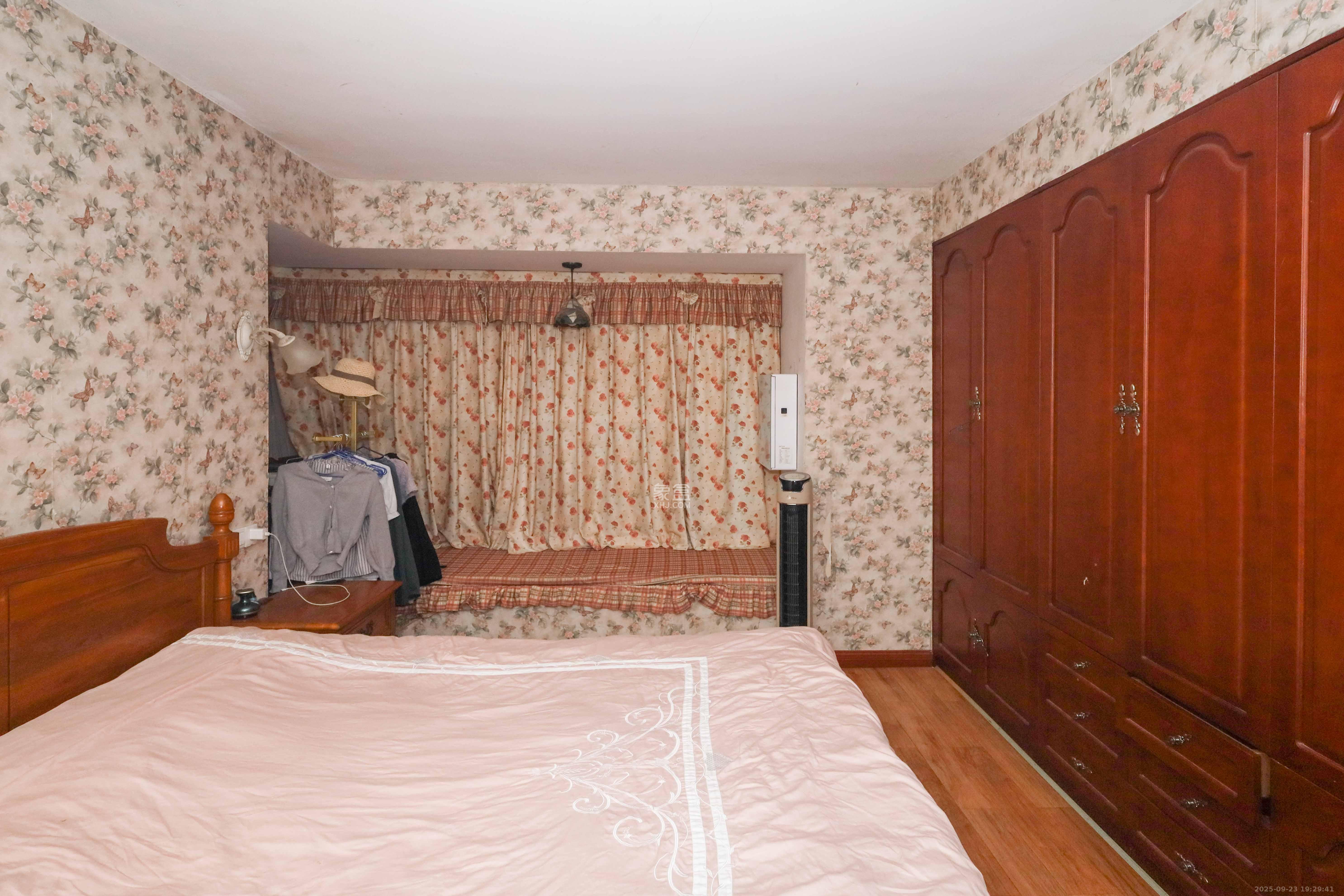 保利麓谷林语B区 3室2厅2卫 105.0万 保利麓谷林语B区 3室2厅2卫 105.0万卧室