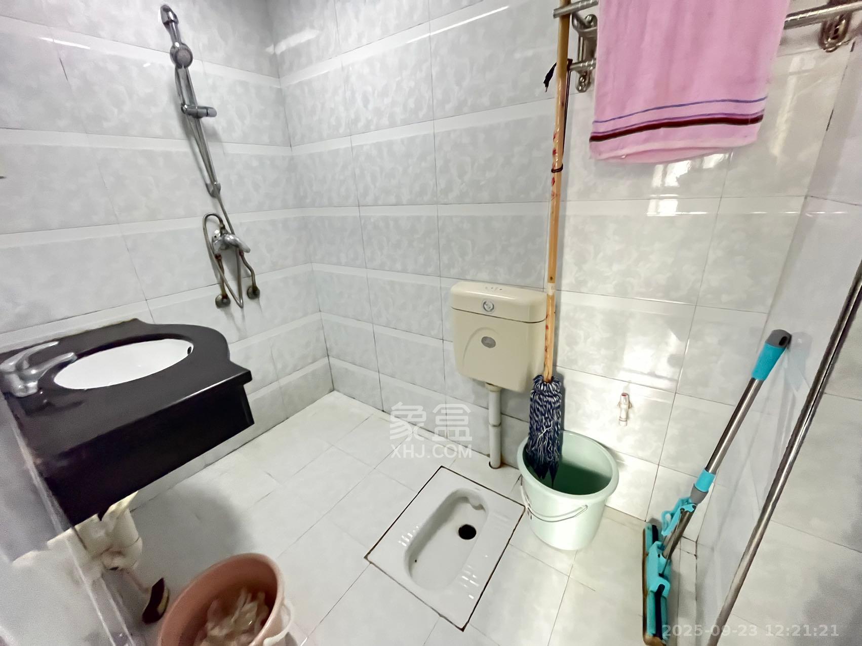 百纳广场(百纳公寓) 2室2厅1卫 2000.0元/月 百纳广场(百纳公寓) 2室2厅1卫 2000.0元/月室内图