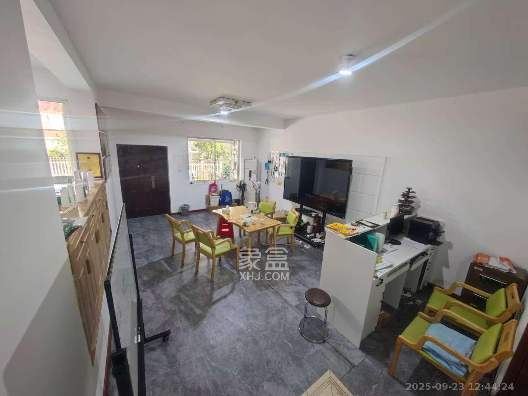 幸福里(幸福里一期) 4室2厅3卫 3500.0元/月 幸福里(幸福里一期) 4室2厅3卫 3500.0元/月室内图