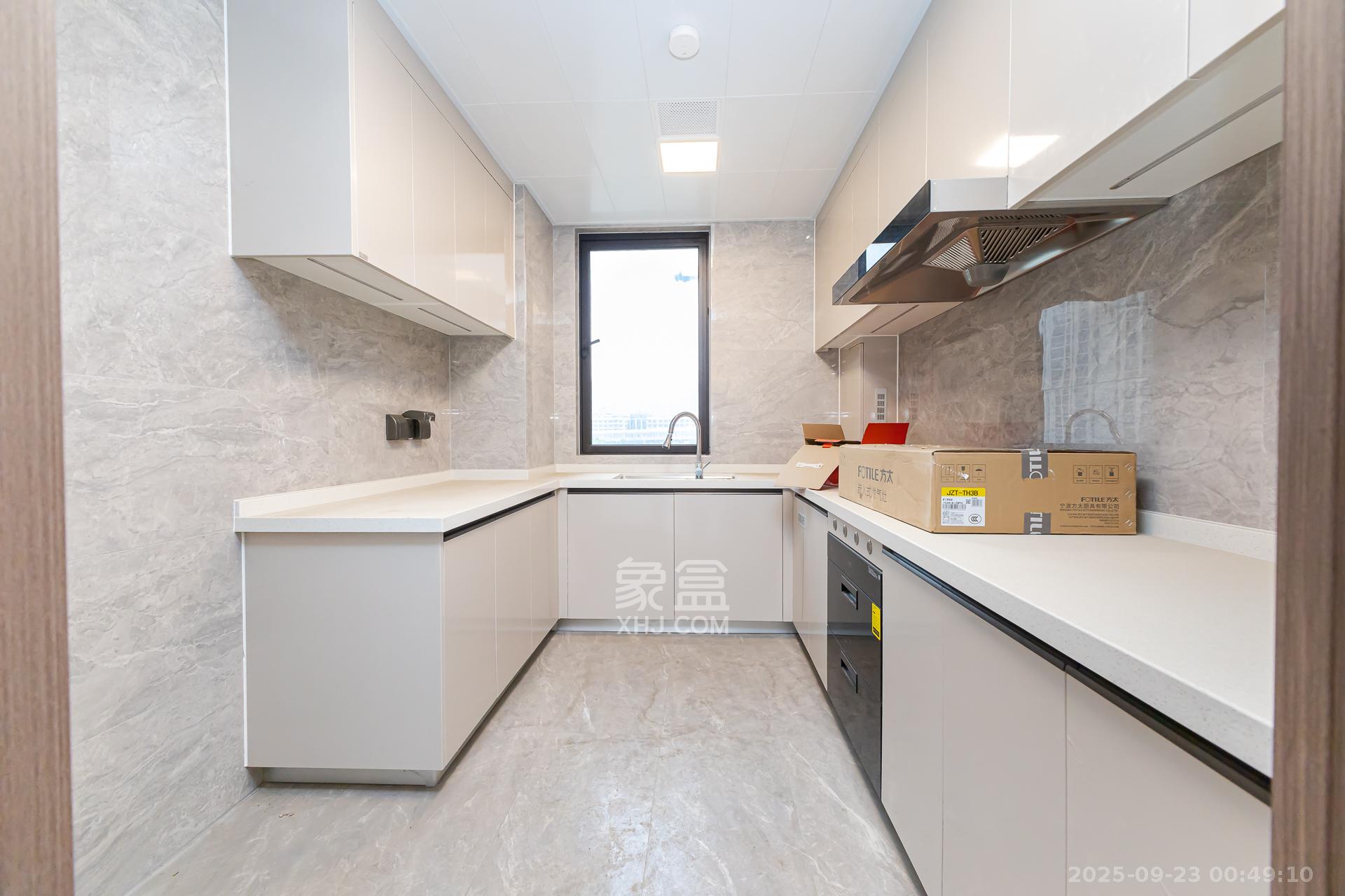 时代建发和著  4室2厅3卫    255.0万厨房