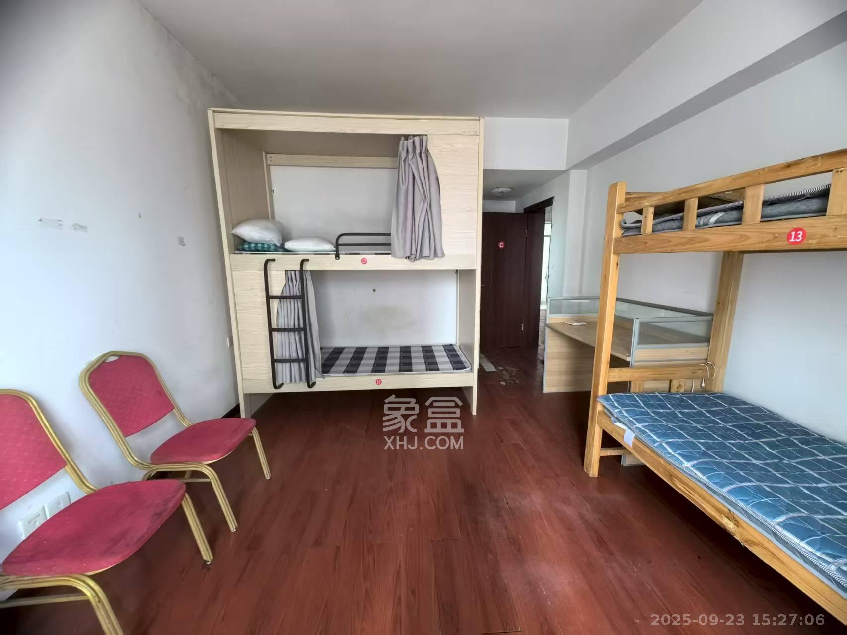 长宝1667  3室2厅2卫    5000.0元/月室内图