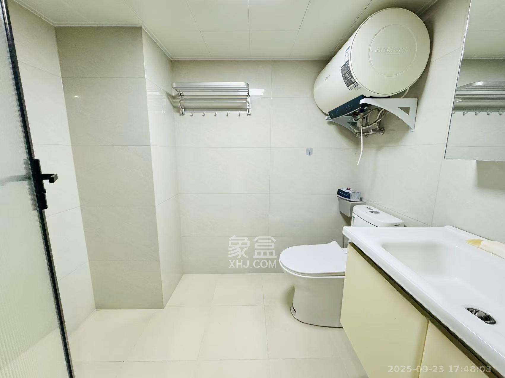 龙湖铂金岛 2室2厅1卫 2600.0元/月 龙湖铂金岛 2室2厅1卫 2600.0元/月室内图