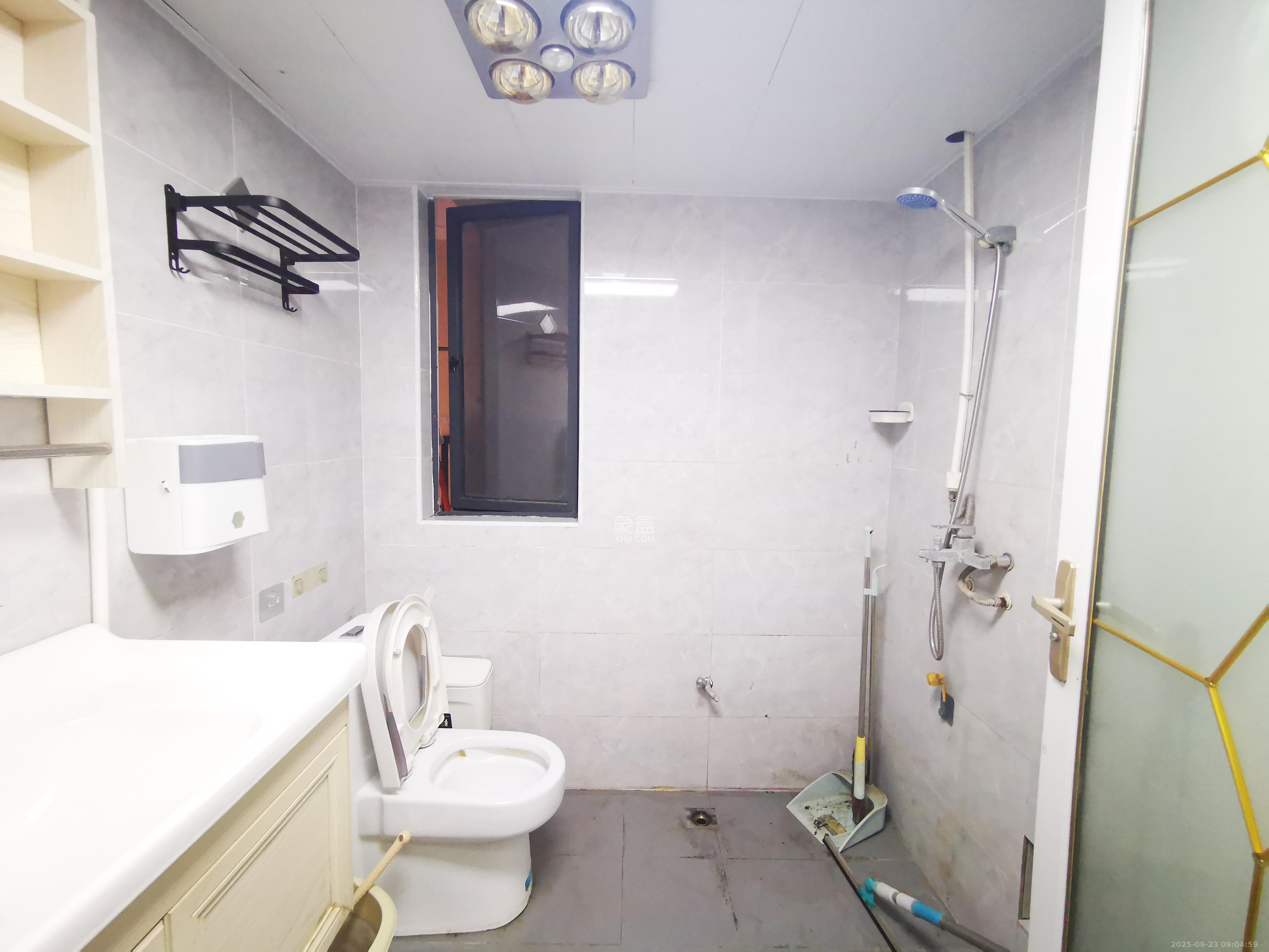 保利麓谷林语A区 2室2厅1卫 2100.0元/月 保利麓谷林语A区 2室2厅1卫 2100.0元/月室内图