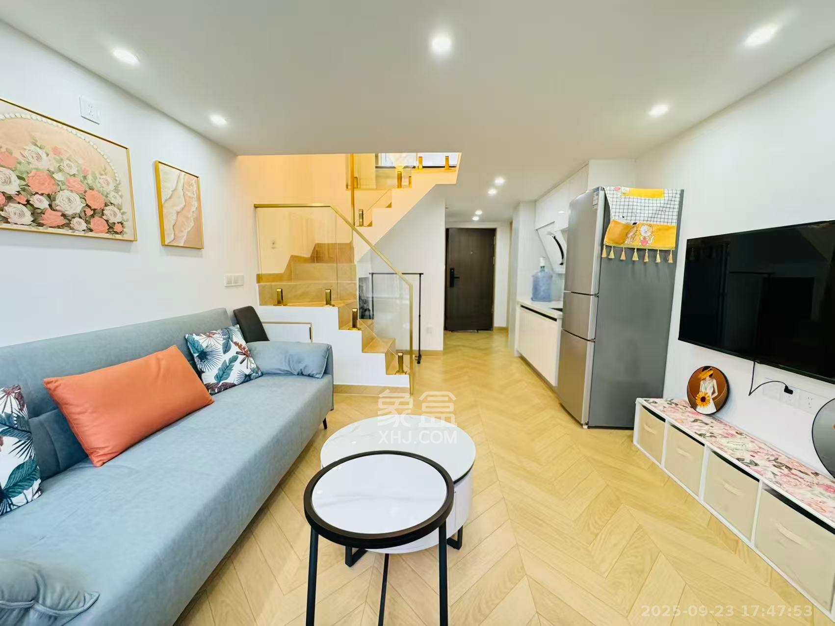 龙湖铂金岛 2室2厅1卫 2600.0元/月 龙湖铂金岛 2室2厅1卫 2600.0元/月室内图