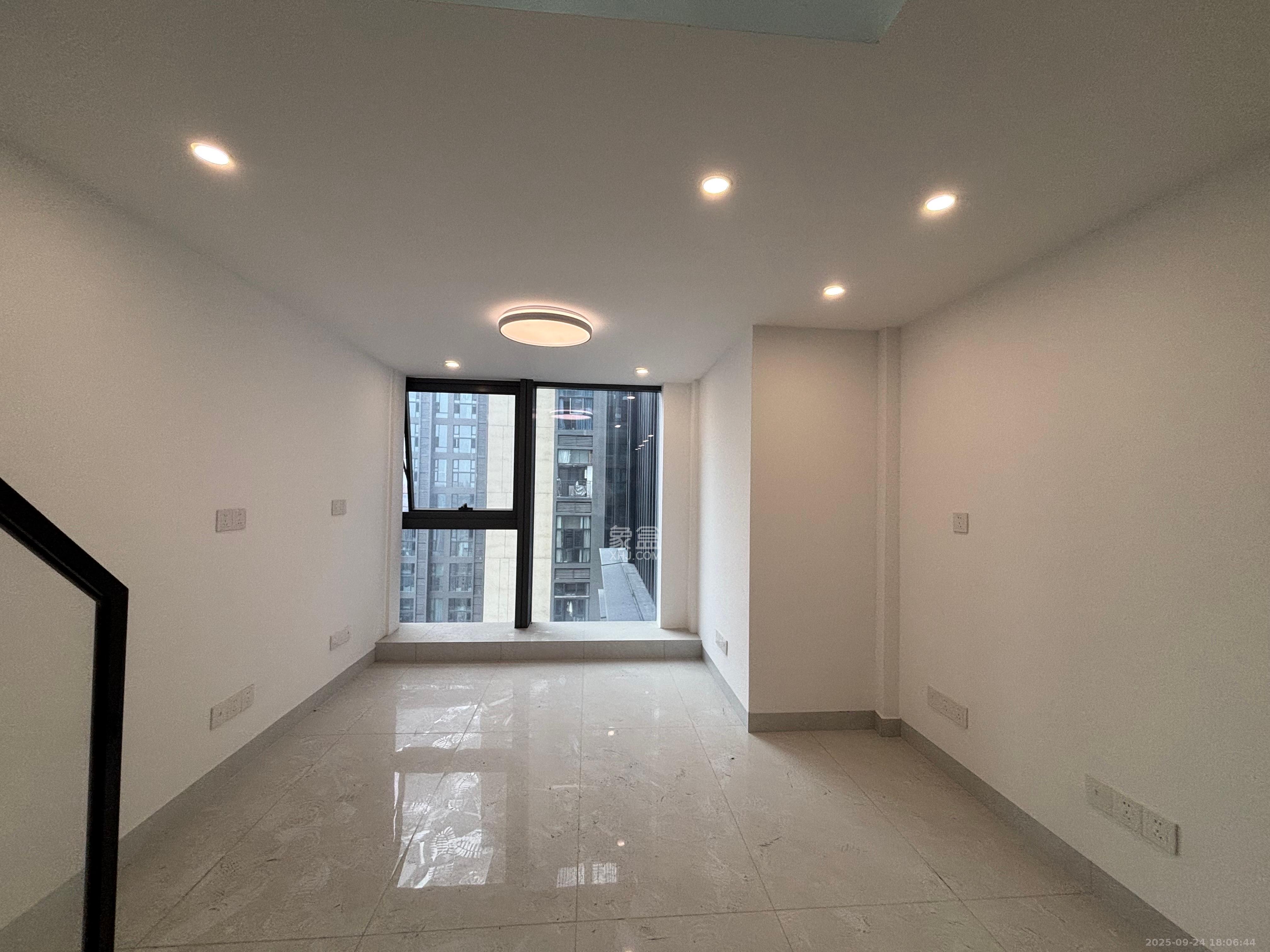 卓越中寰 2室1厅1卫 2500.0元/月 卓越中寰 2室1厅1卫 2500.0元/月室内图