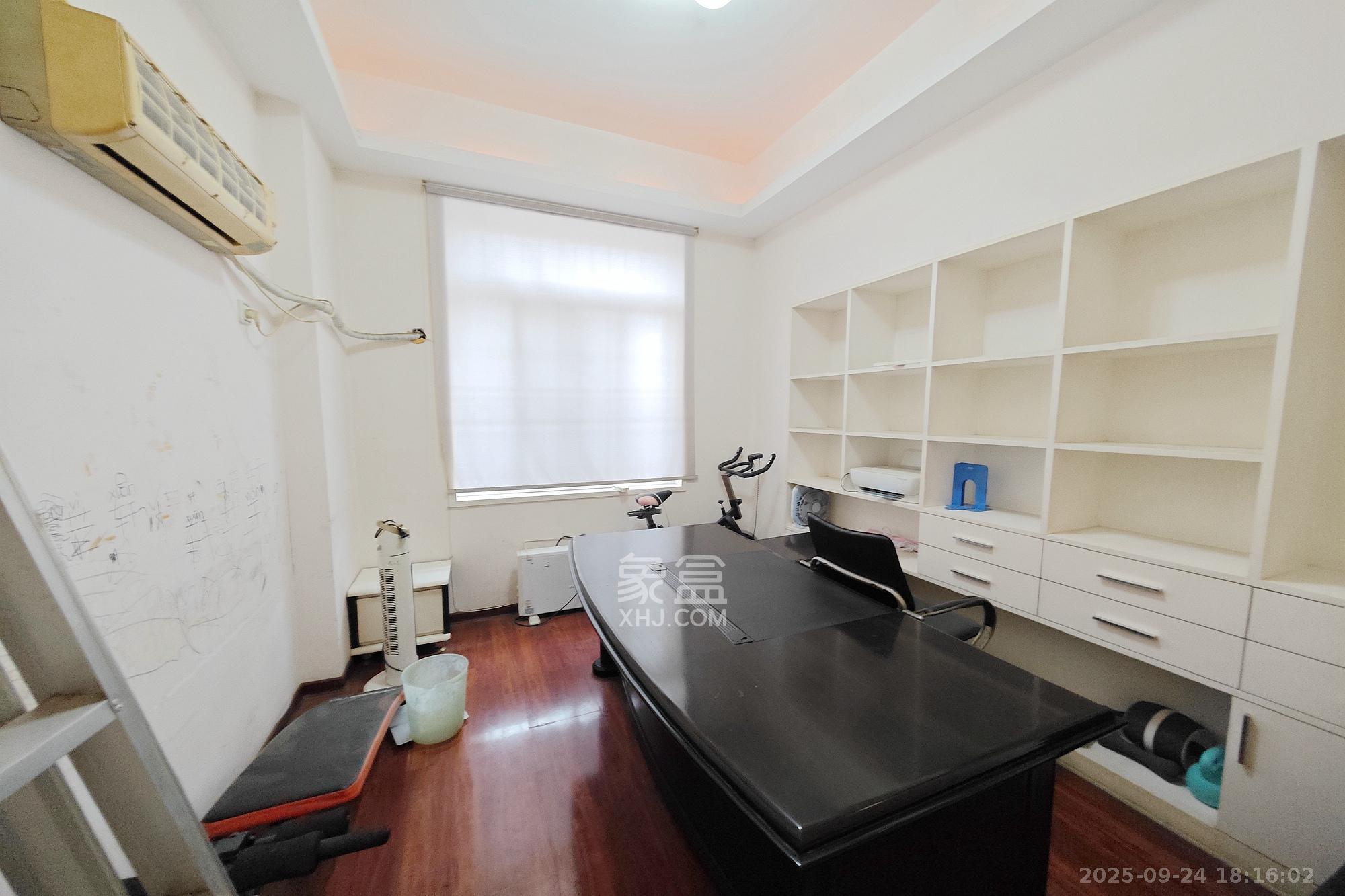 鑫天鑫城 4室2厅2卫 125.0万 鑫天鑫城 4室2厅2卫 125.0万卧室