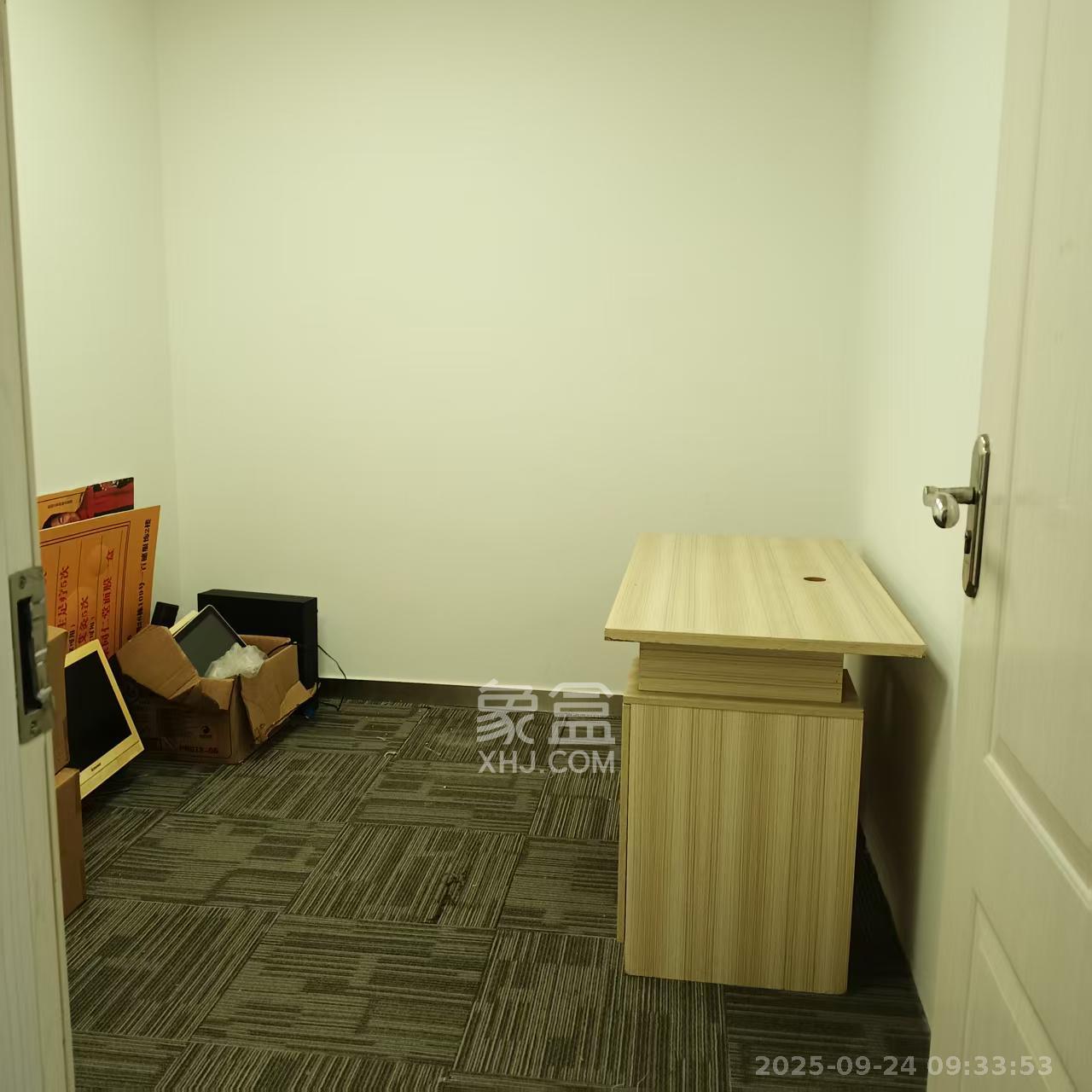 华润凤凰城三期   220.0㎡      3500.0元/月室内图