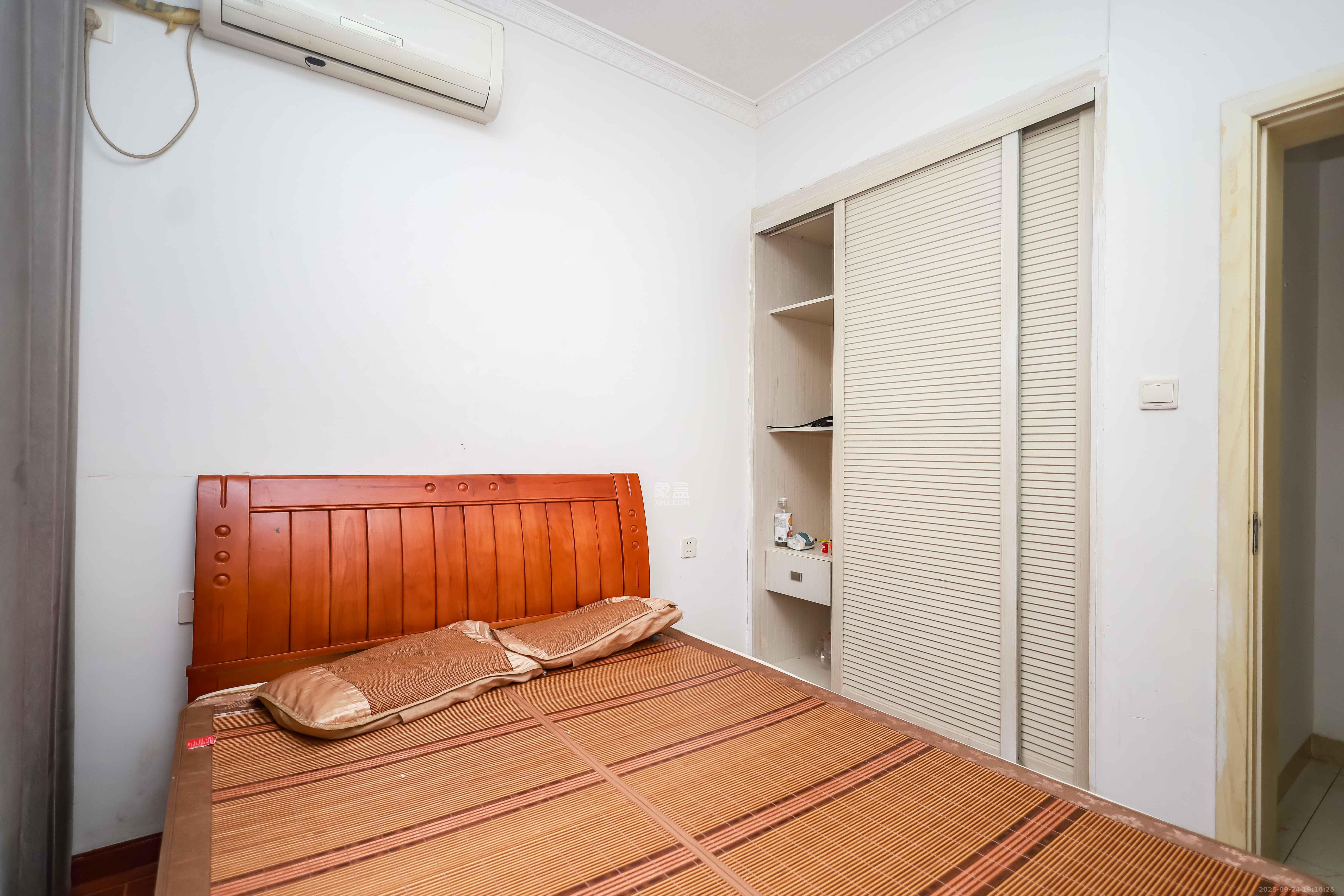 山水新城 2室1厅1卫 46.0万 山水新城 2室1厅1卫 46.0万卧室