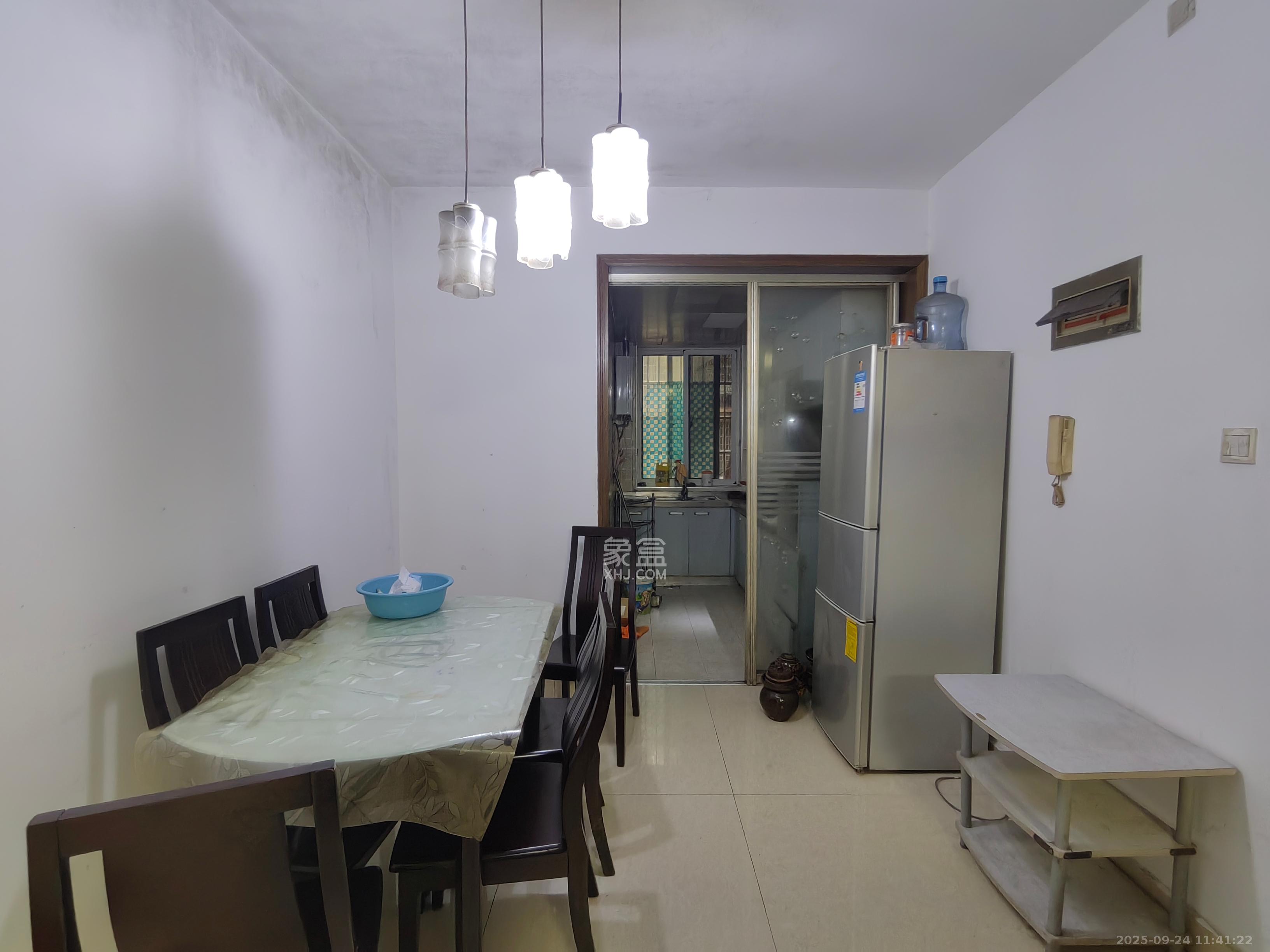 鄱阳小区 2室2厅1卫 1350.0元/月 鄱阳小区 2室2厅1卫 1350.0元/月室内图