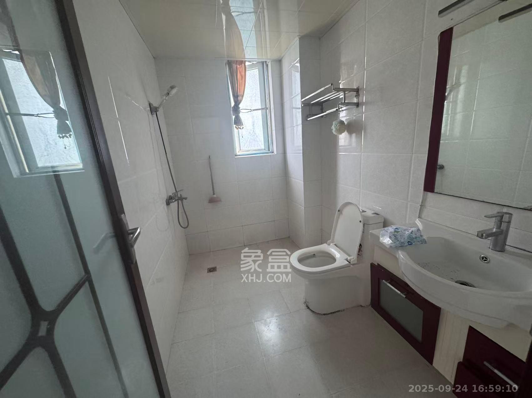 中房F联邦  3室2厅2卫    1900.0元/月室内图