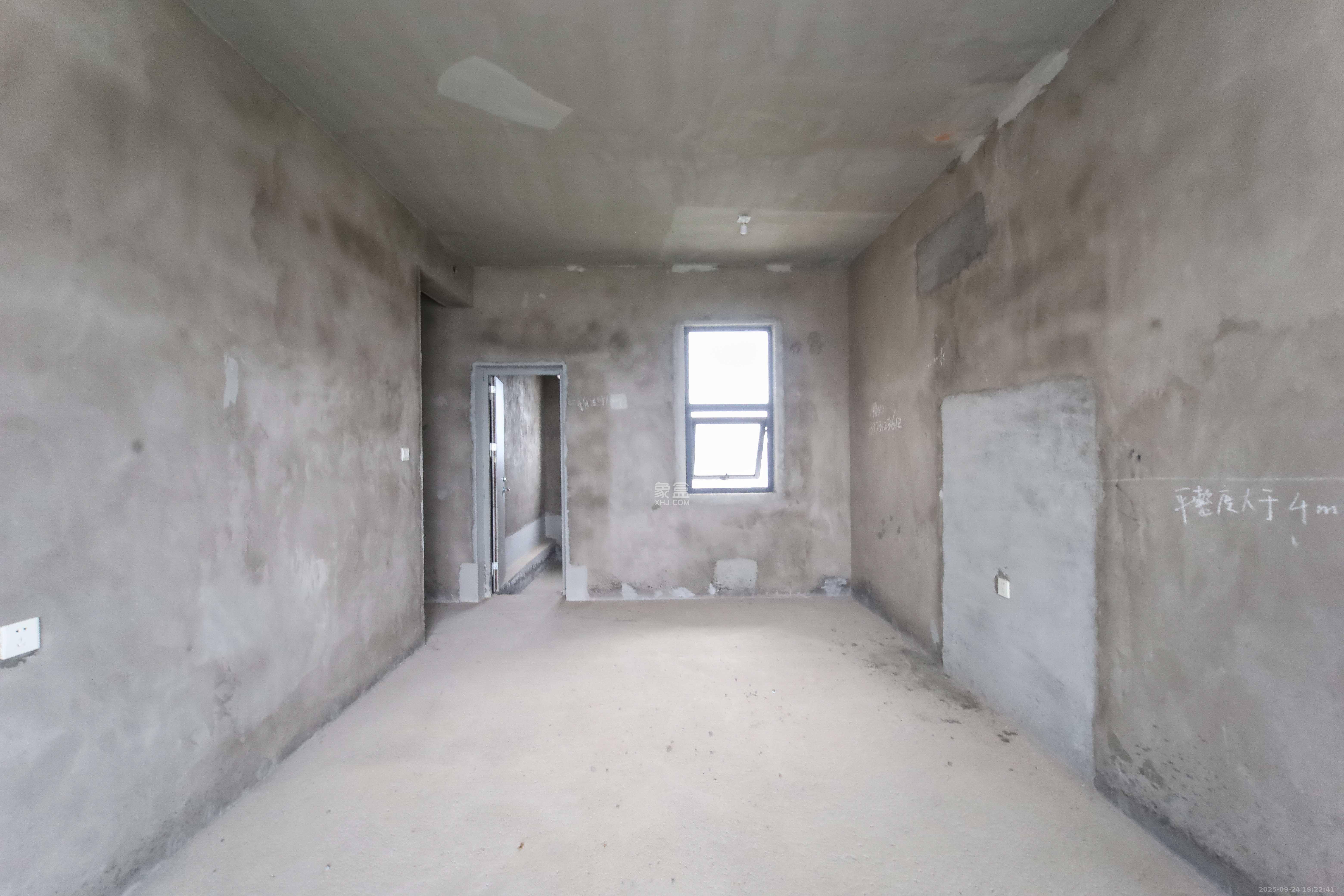 宝能公馆(美联天骄城五期) 4室2厅2卫 180.0万 宝能公馆(美联天骄城五期) 4室2厅2卫 180.0万卧室