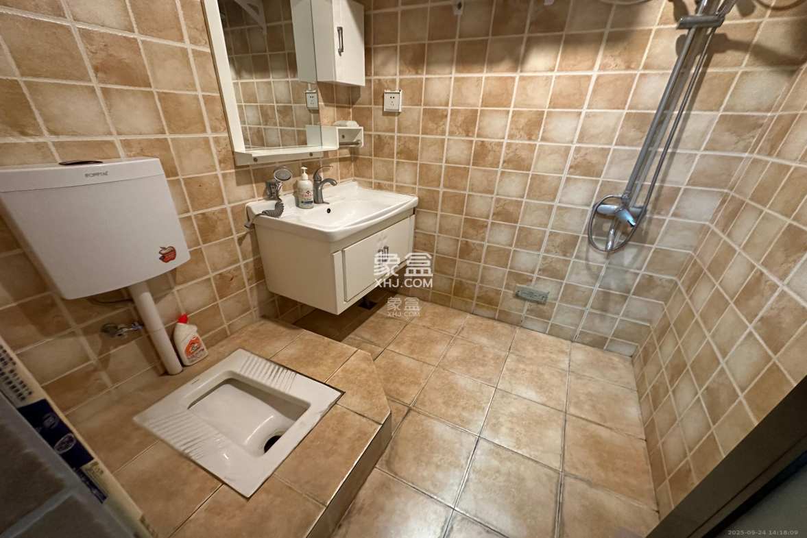 钰龙天下二期(钰龙佳园) 1室0厅1卫 1200.0元/月 钰龙天下二期(钰龙佳园) 1室0厅1卫 1200.0元/月室内图